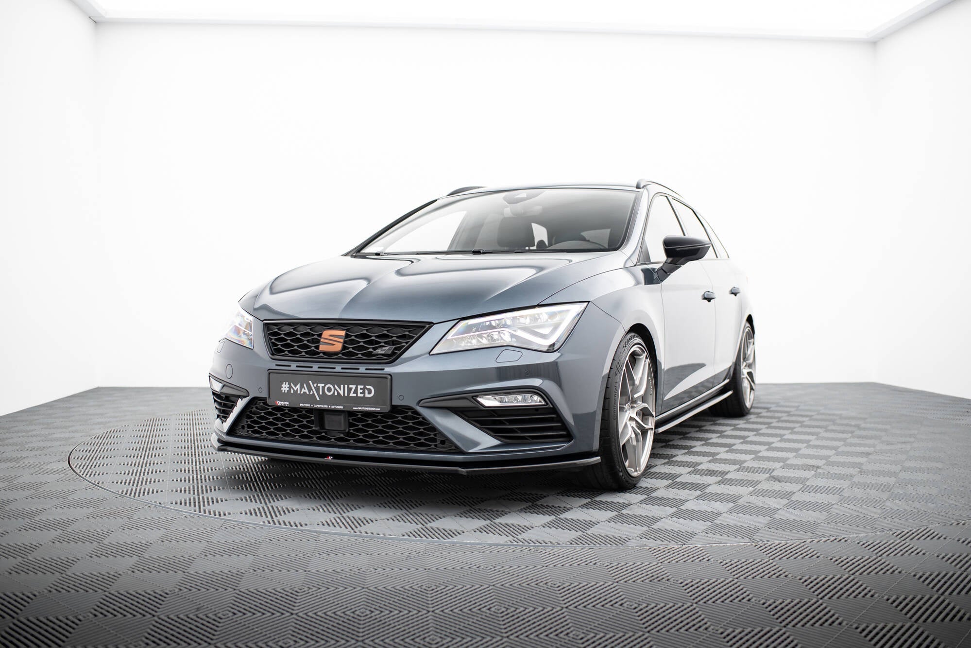 Prelungire splitter bara fata Seat Leon 5F MK3 Cupra Fr Facelift 2017-2019 v6 - Maxton Design