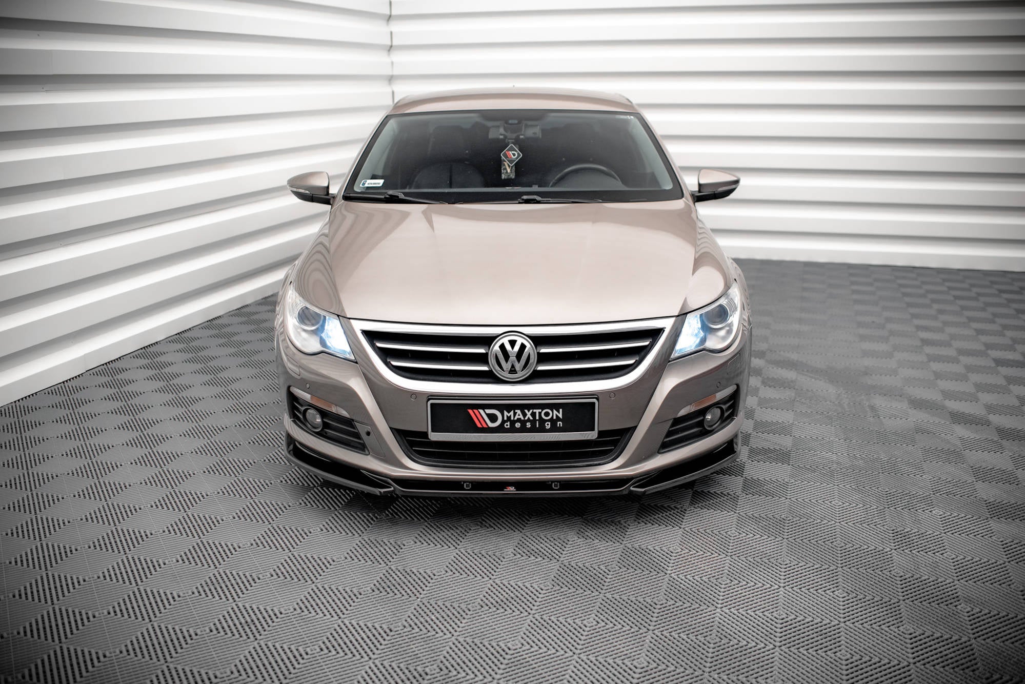 Prelungire splitter bara fata Volkswagen Passat CC 2008-2012 v6 - Maxton Design