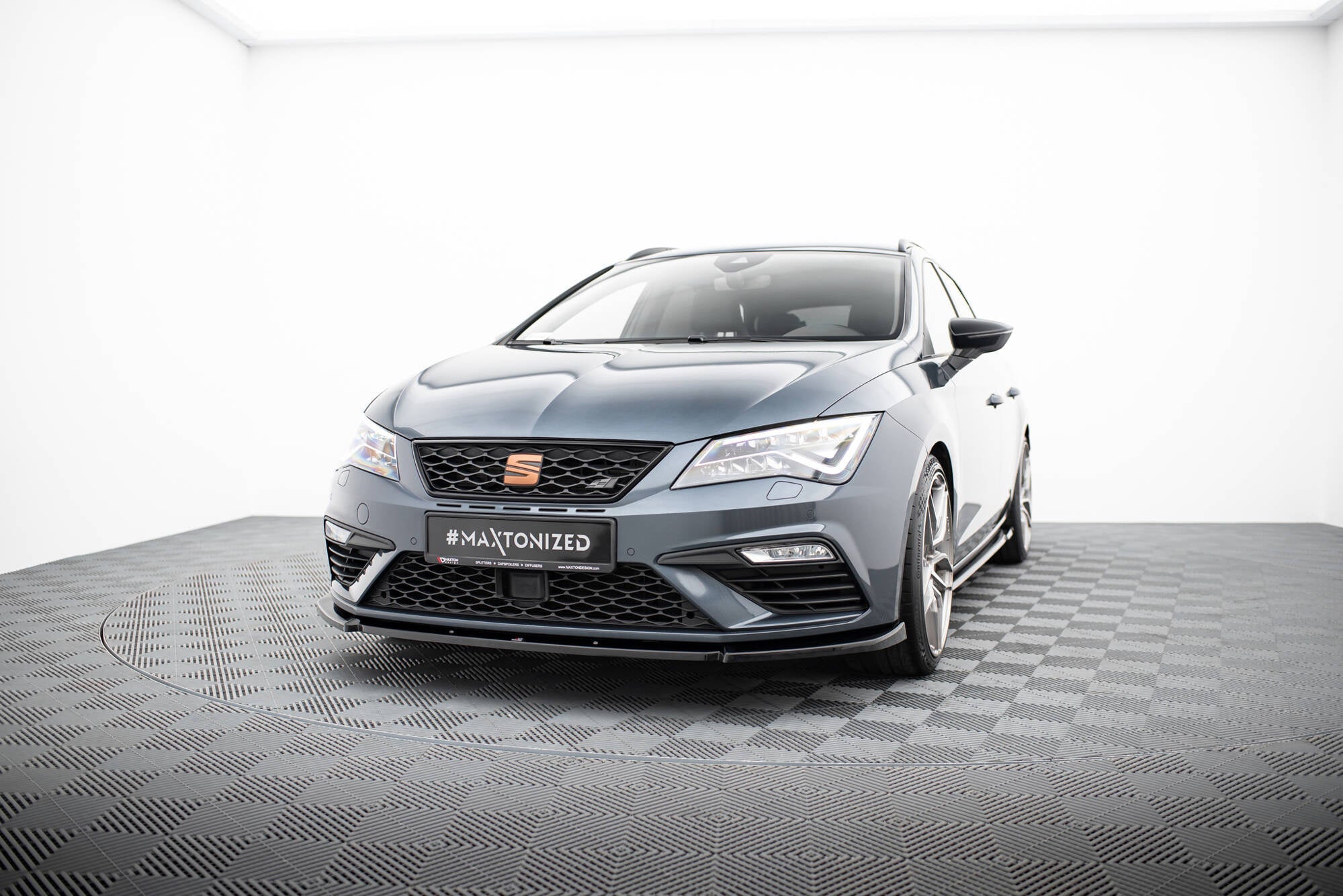 Prelungire splitter bara fata Seat Leon 5F MK3 Cupra Fr Facelift 2017-2019 v8 - Maxton Design
