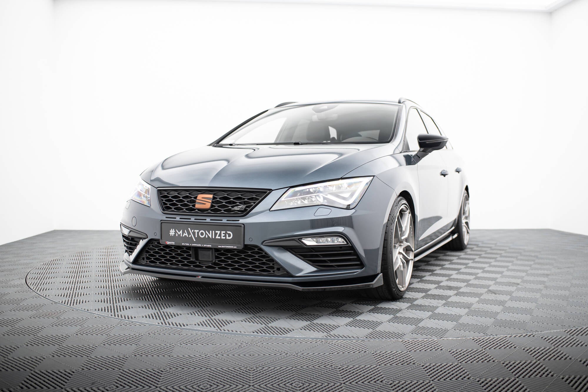 Prelungire splitter bara fata Seat Leon 5F MK3 Cupra Fr Facelift 2017-2019 v9 - Maxton Design