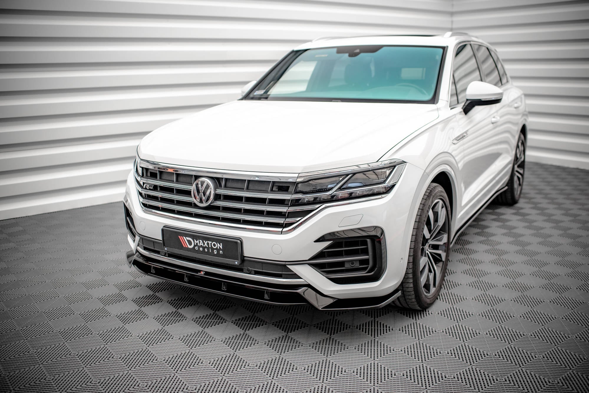 Prelungire splitter bara fata Volkswagen Touareg R-Line Mk3 2018- v1 - Maxton Design