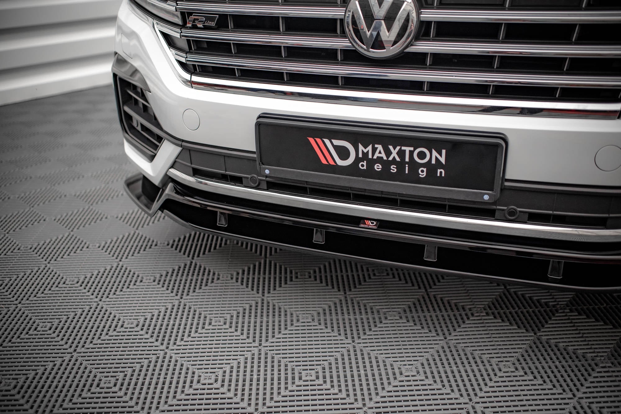 Prelungire splitter bara fata Volkswagen Touareg R-Line Mk3 2018- v1 - Maxton Design