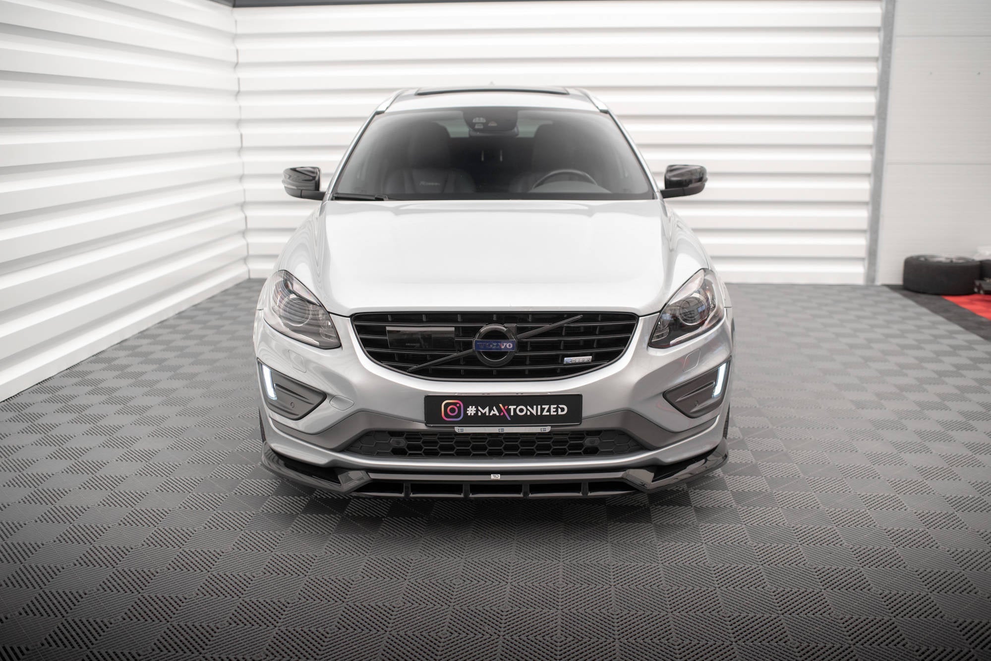 Prelungire splitter bara fata Volvo XC60 R-Design Mk1 Facelift 2013-2017 v3 - Maxton Design