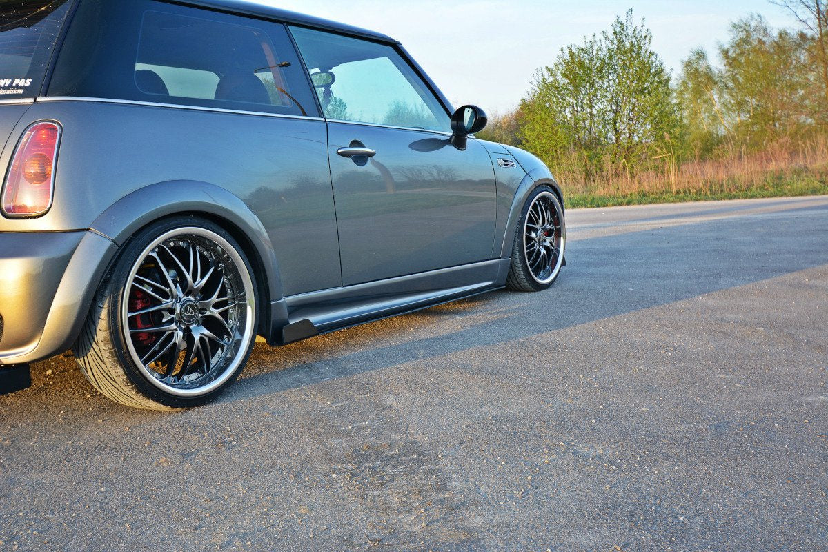 Praguri Mini Cooper R53 S JCW 2003-2006 v1 - Maxton Design
