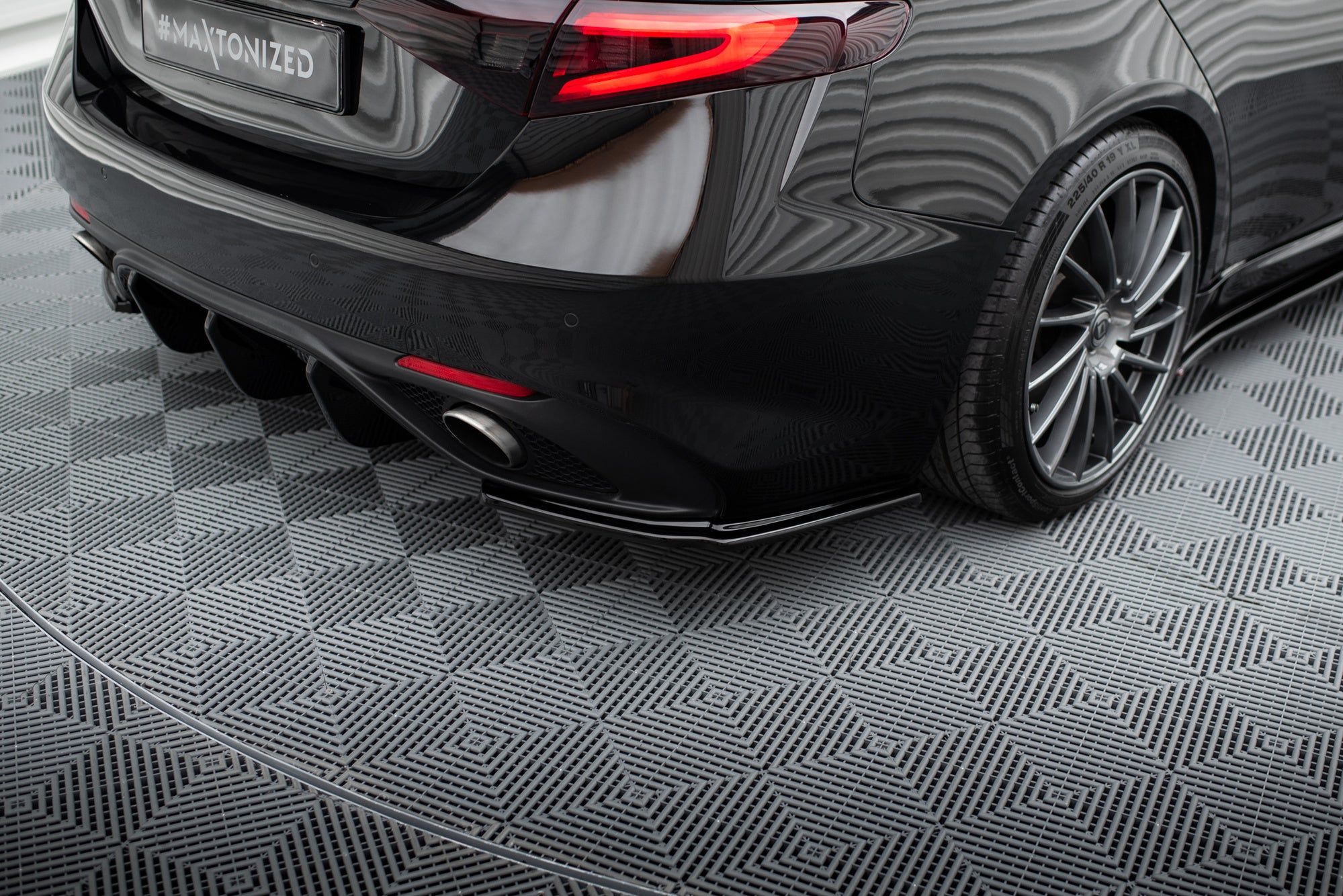 Prelungire splitter bara spate Alfa Romeo Giulia Veloce 2015- v1 - Maxton Design