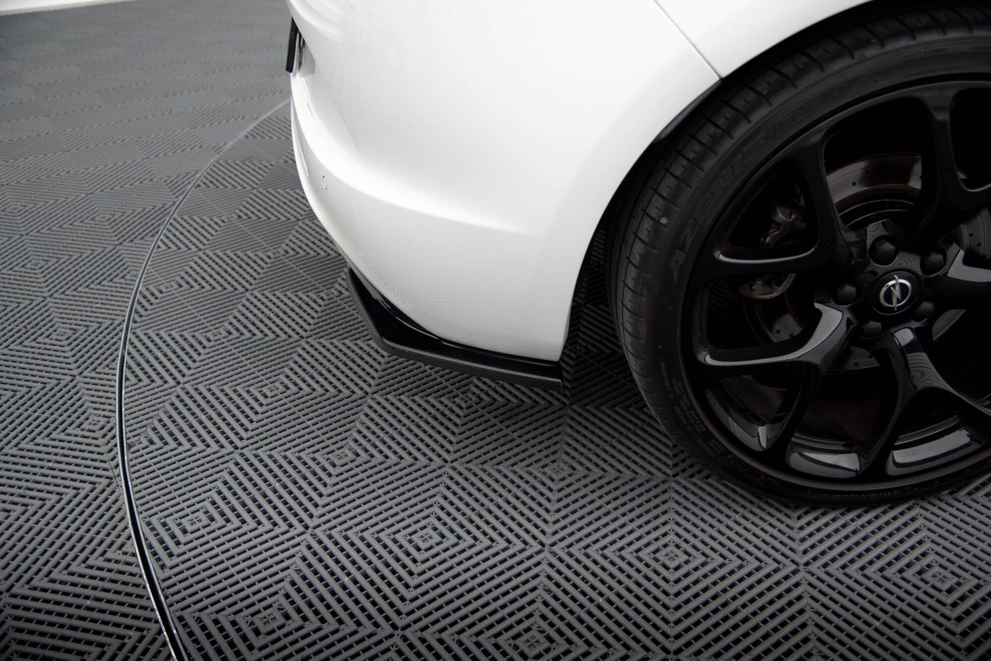 Prelungire splitter bara spate Opel Astra J OPC / VXR 2009-2015 v2 - Maxton Design