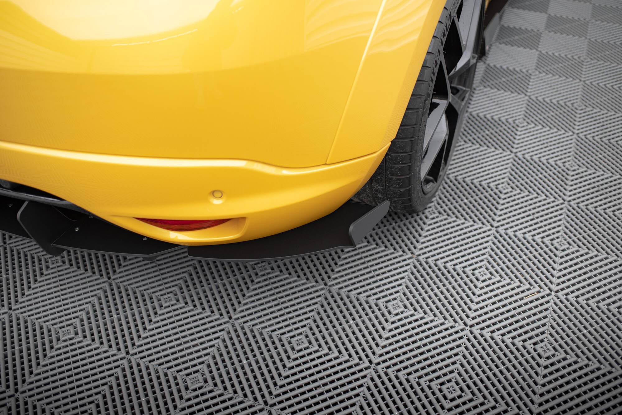 Prelungire splitter bara spate Renault Megane Mk3 RS 2010-2015 v3 - Maxton Design