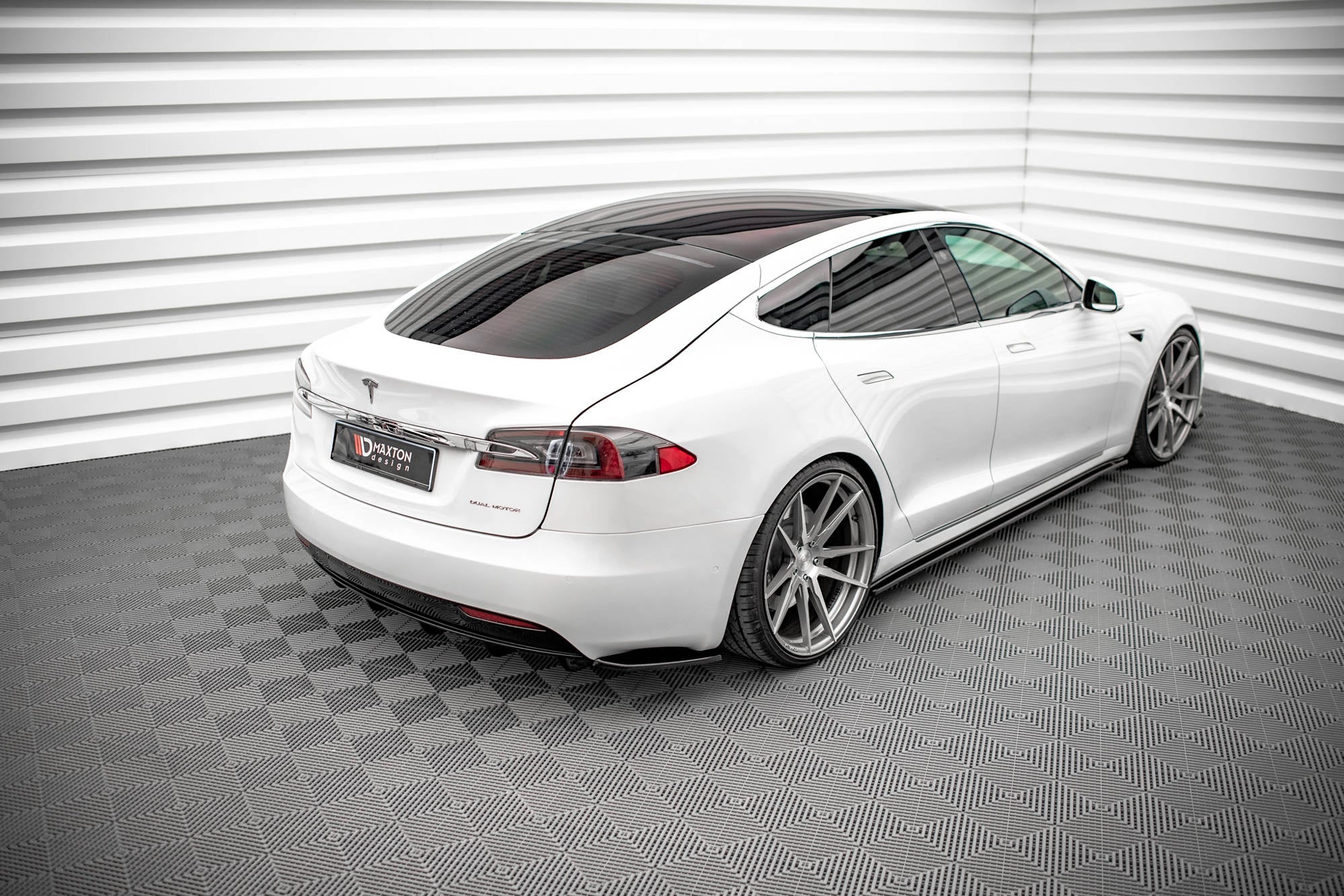 Prelungire splitter bara spate Tesla Model S Facelift 2016- v1 - Maxton Design