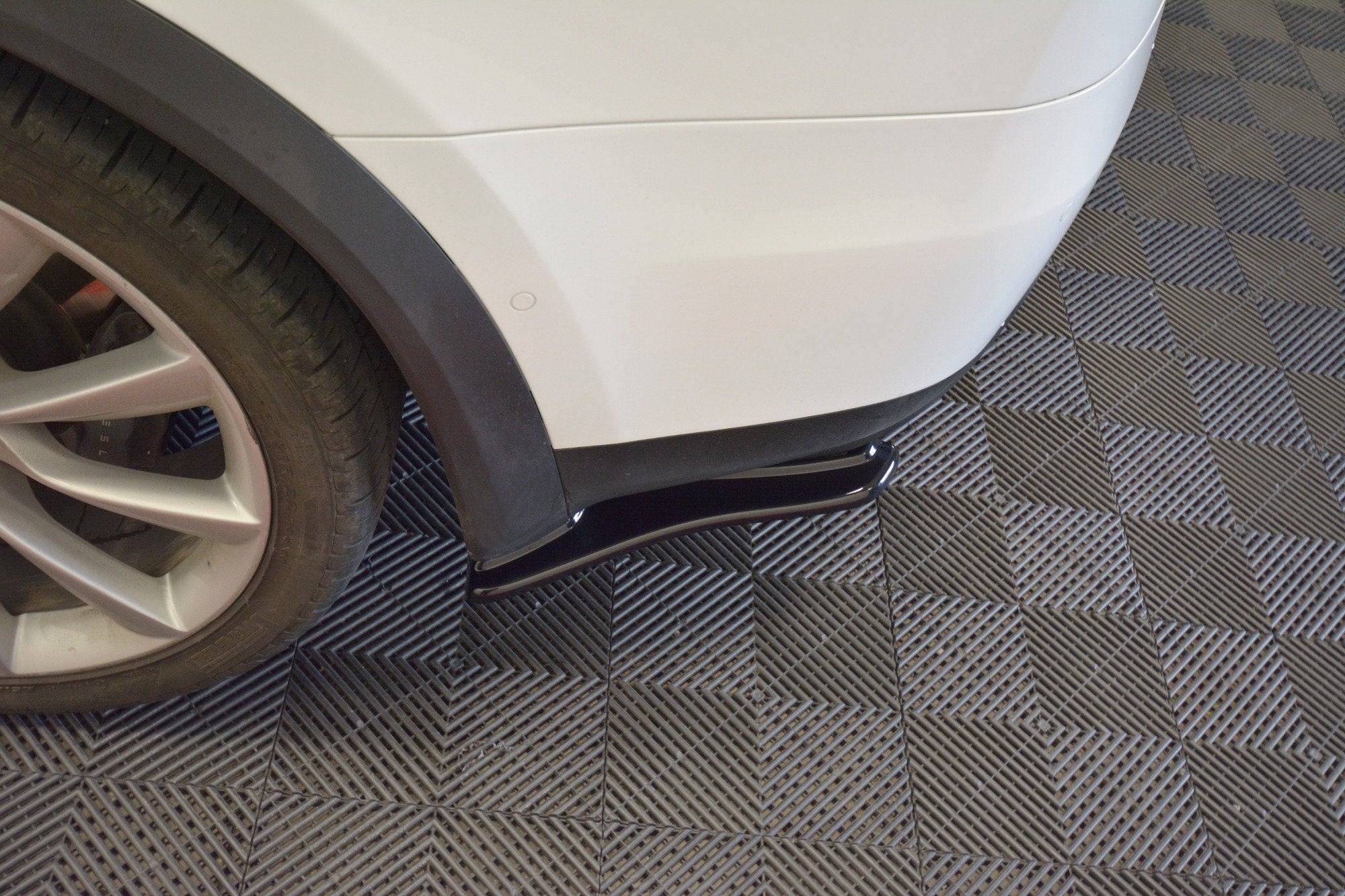 Prelungire splitter bara spate Tesla Model X 2015- v1 - Maxton Design