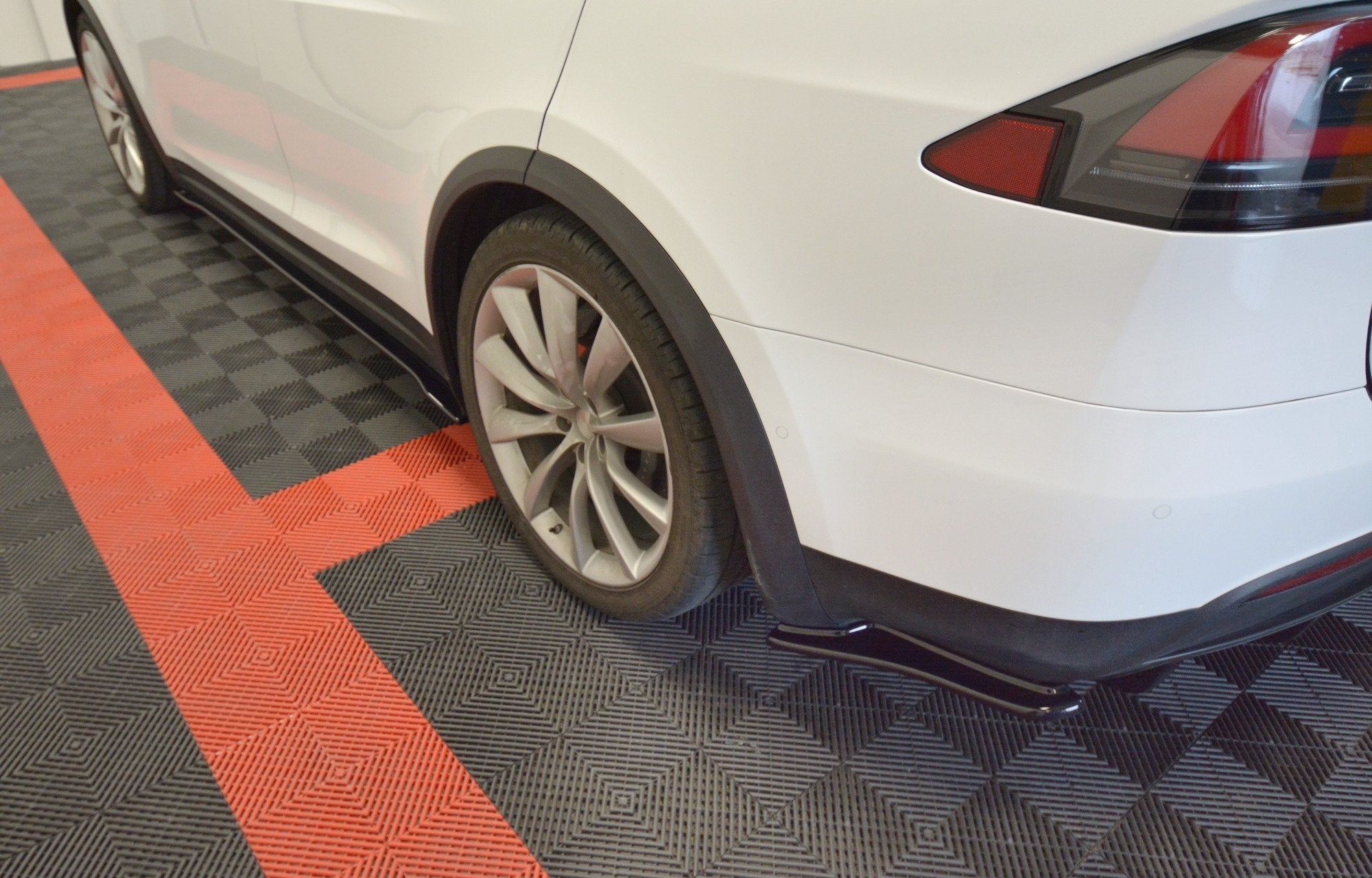 Prelungire splitter bara spate Tesla Model X 2015- v1 - Maxton Design