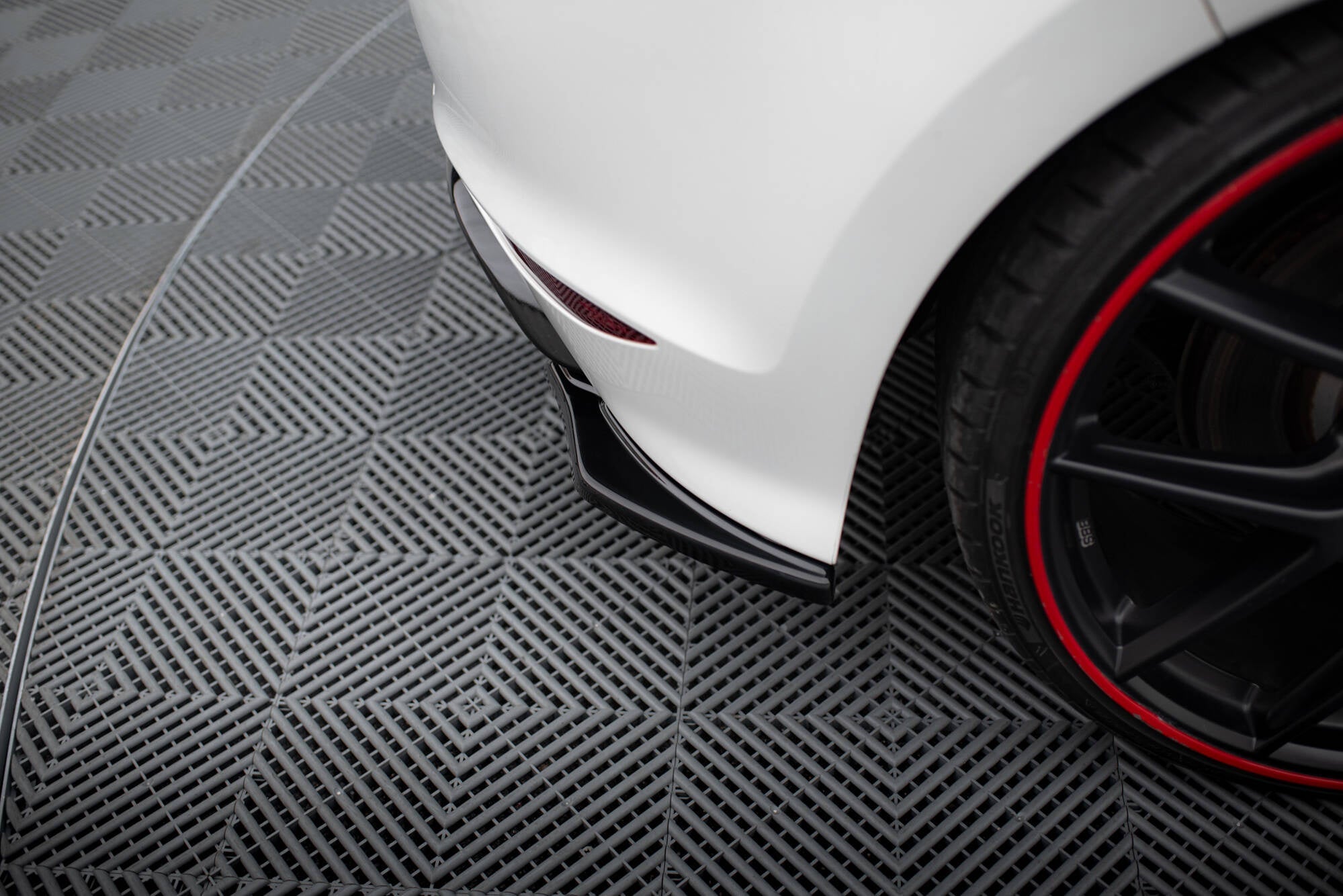 Prelungire splitter bara spate Volkswagen Golf 7 R 2012-2017 v11 - Maxton Design