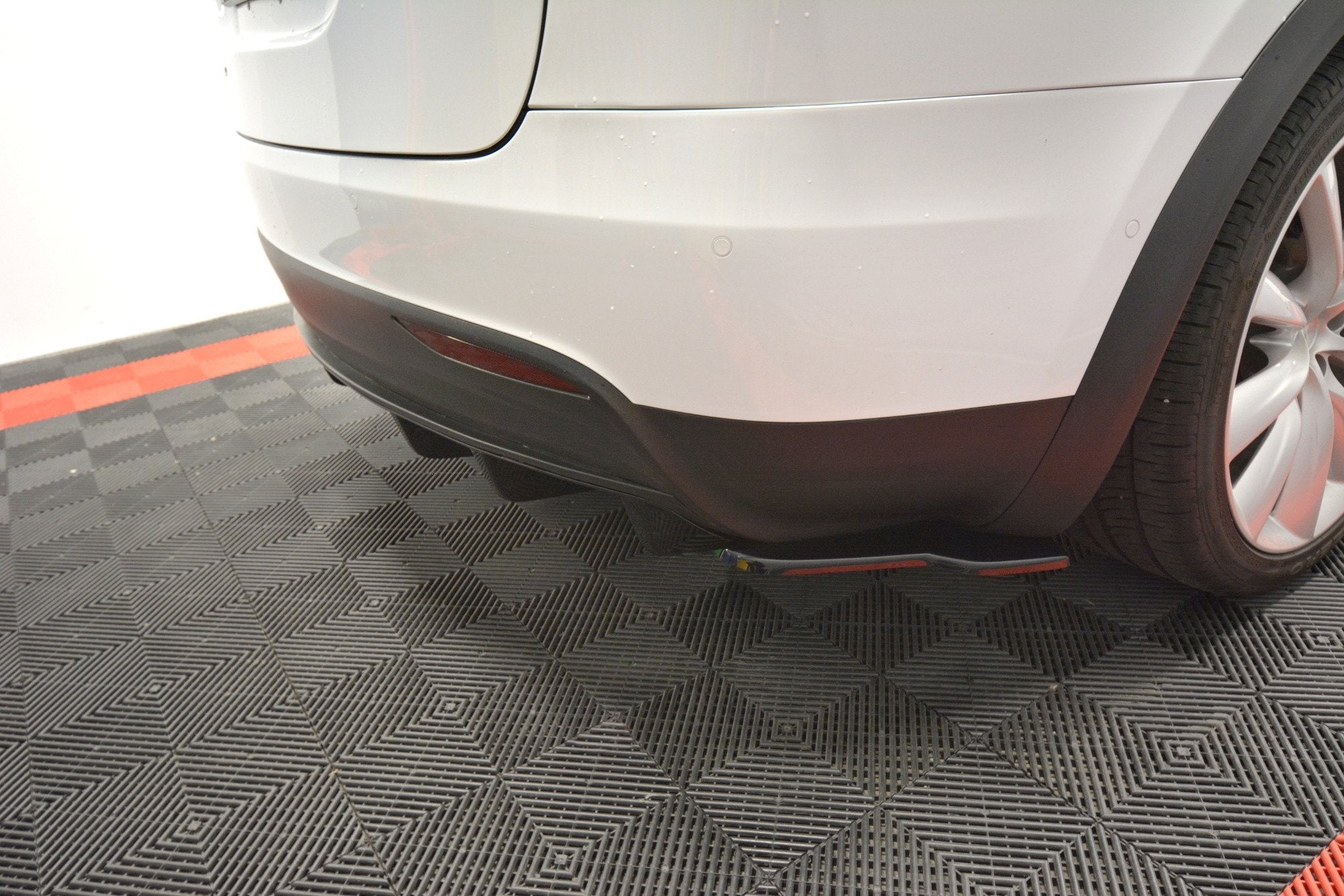 Prelungire difuzor bara spate Tesla Model X 2015- v3 - Maxton Design
