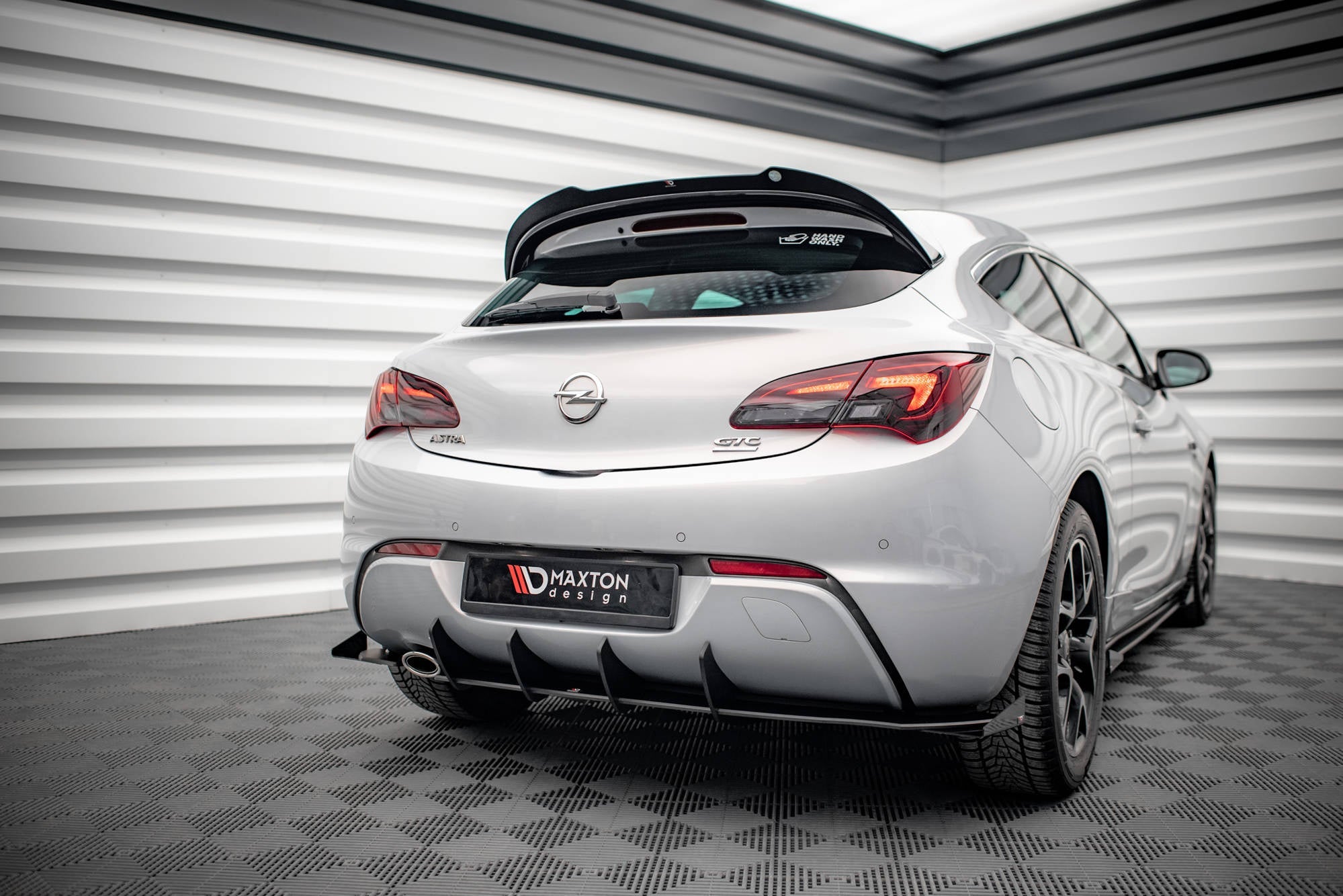 Flapsuri bara spate Opel Astra GTC OPC-Line J 2011-2018 v8 - Maxton Design