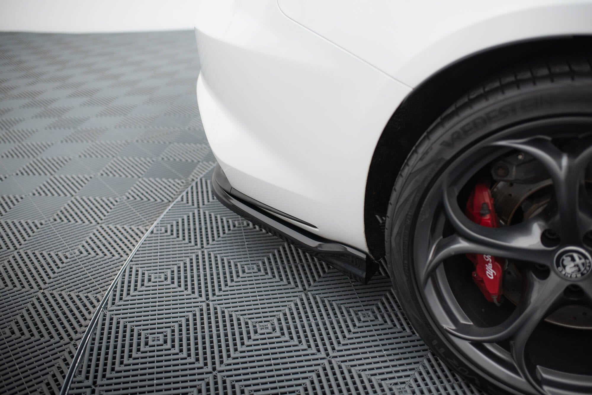 Prelungire splitter bara spate Alfa Romeo Giulia Quadrifoglio 2016- v1 - Maxton Design