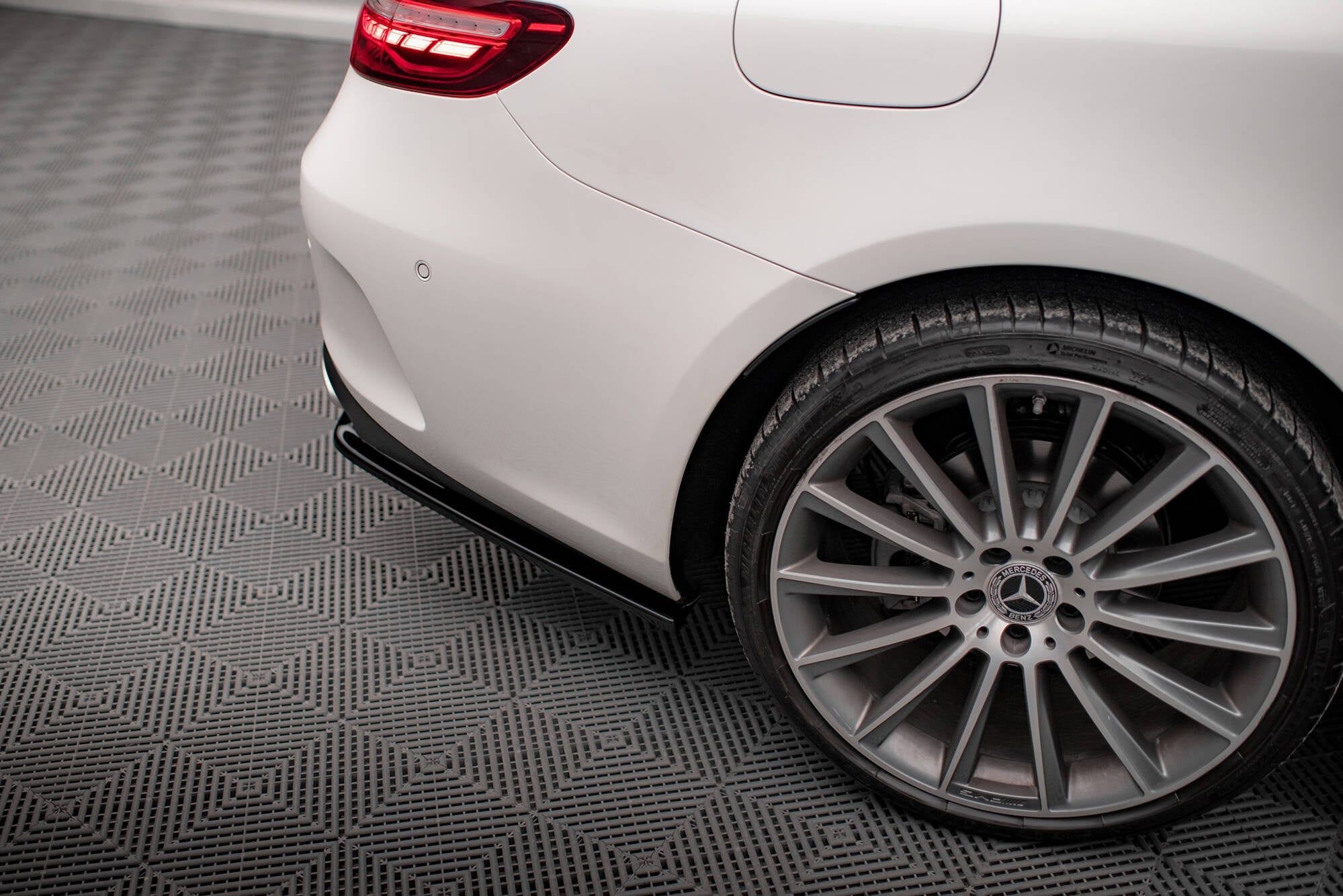 Prelungire splitter bara spate Mercedes E Class W213 Coupe Amg-Line 2017- v2 - Maxton Design