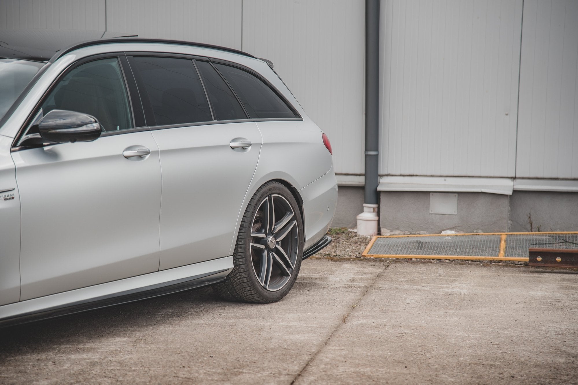 Prelungire splitter bara spate Mercedes E Class S123 E63 Amg Estate 2017- v5 - Maxton Design
