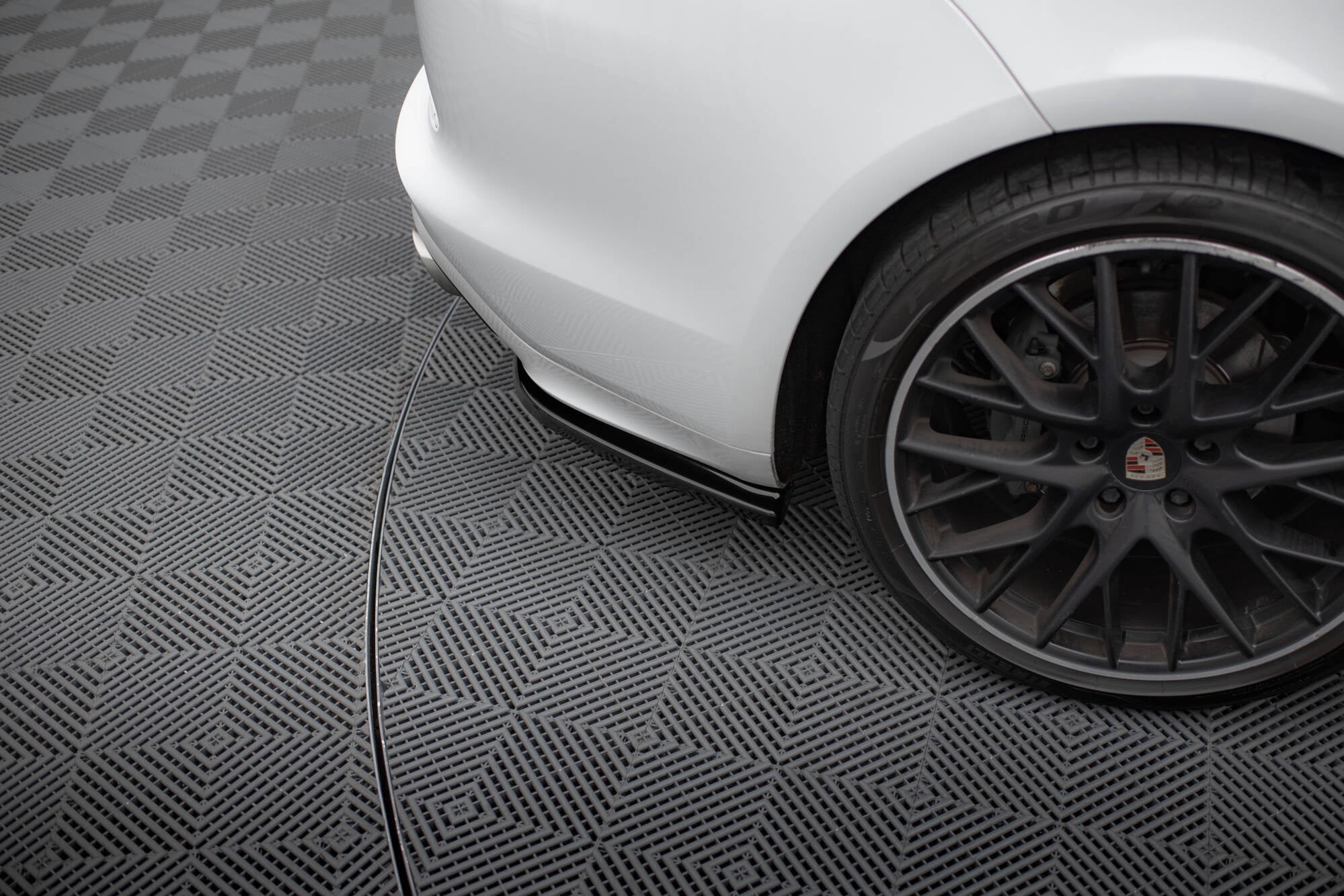 Prelungire splitter bara spate Porsche Panamera Turbo GTS 971 2016- v1 - Maxton Design
