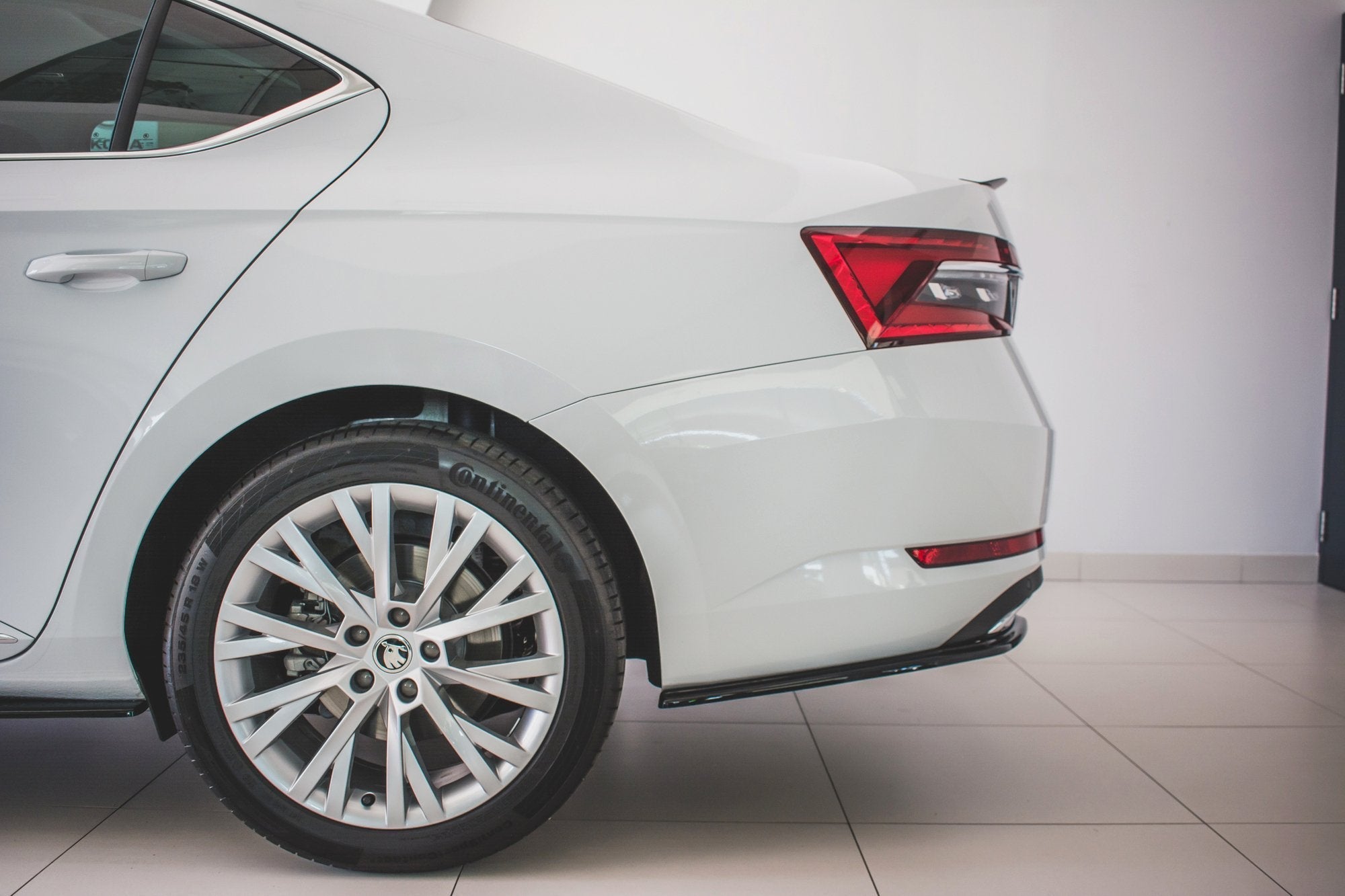 Prelungire splitter bara spate Skoda Superb Mk3 Facelift 2019- v3 - Maxton Design