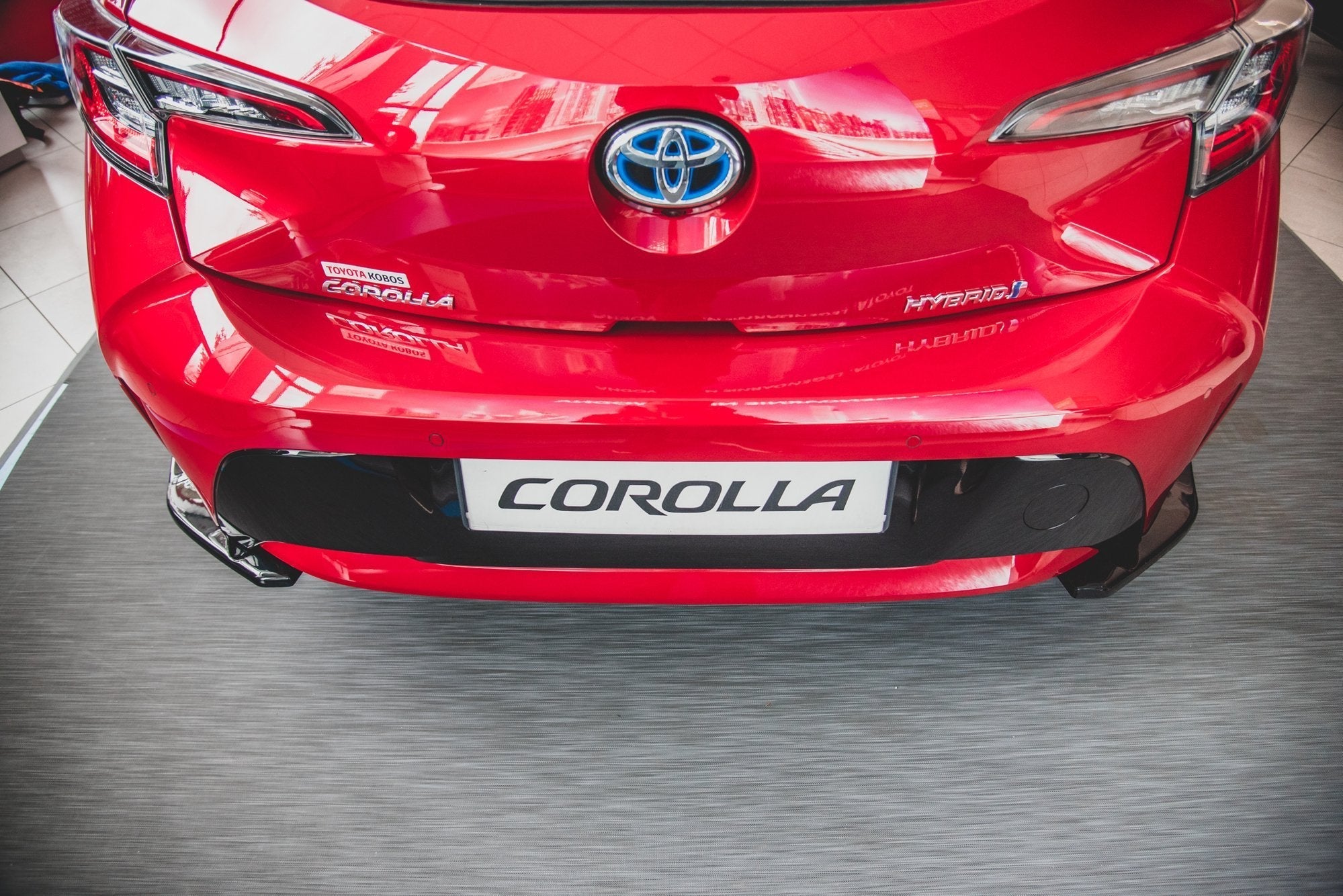 Prelungire splitter bara spate Toyota Corolla XII Hatchback 2019- v3 - Maxton Design
