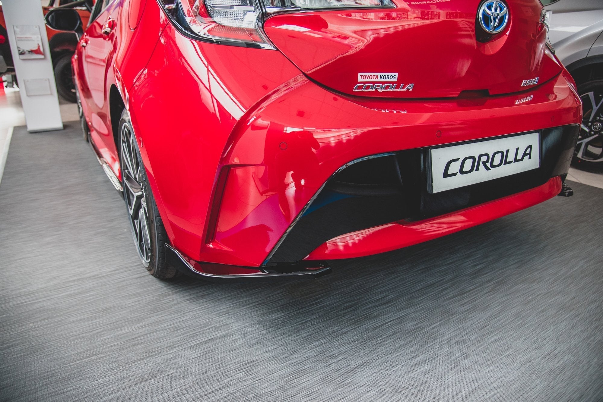 Prelungire splitter bara spate Toyota Corolla XII Hatchback 2019- v3 - Maxton Design