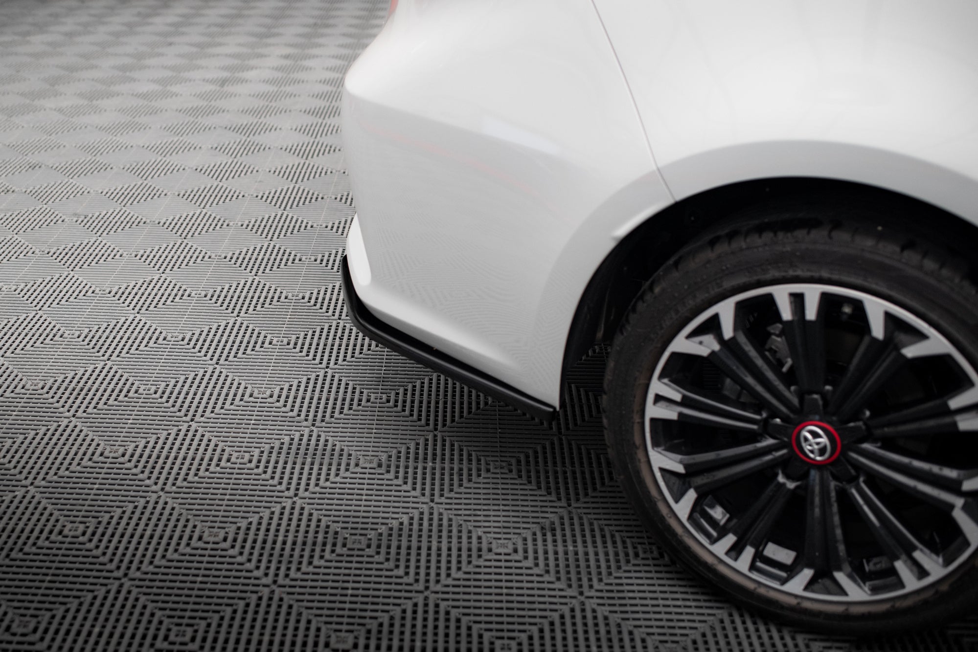 Prelungire splitter bara spate Toyota Corolla XII Sedan 2019- v1 - Maxton Design