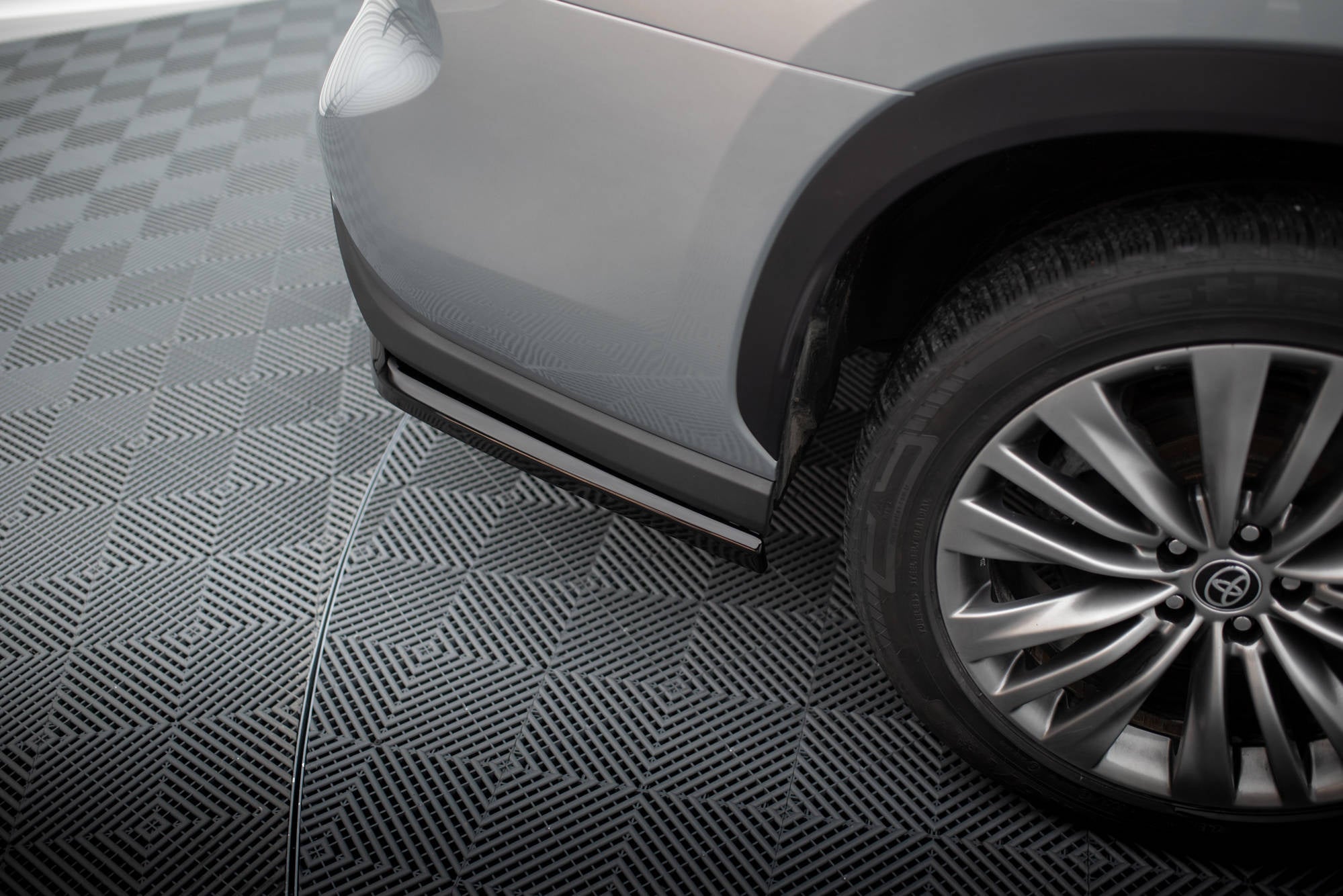 Prelungire splitter bara spate Toyota Highlander Mk4 2019- v1 - Maxton Design