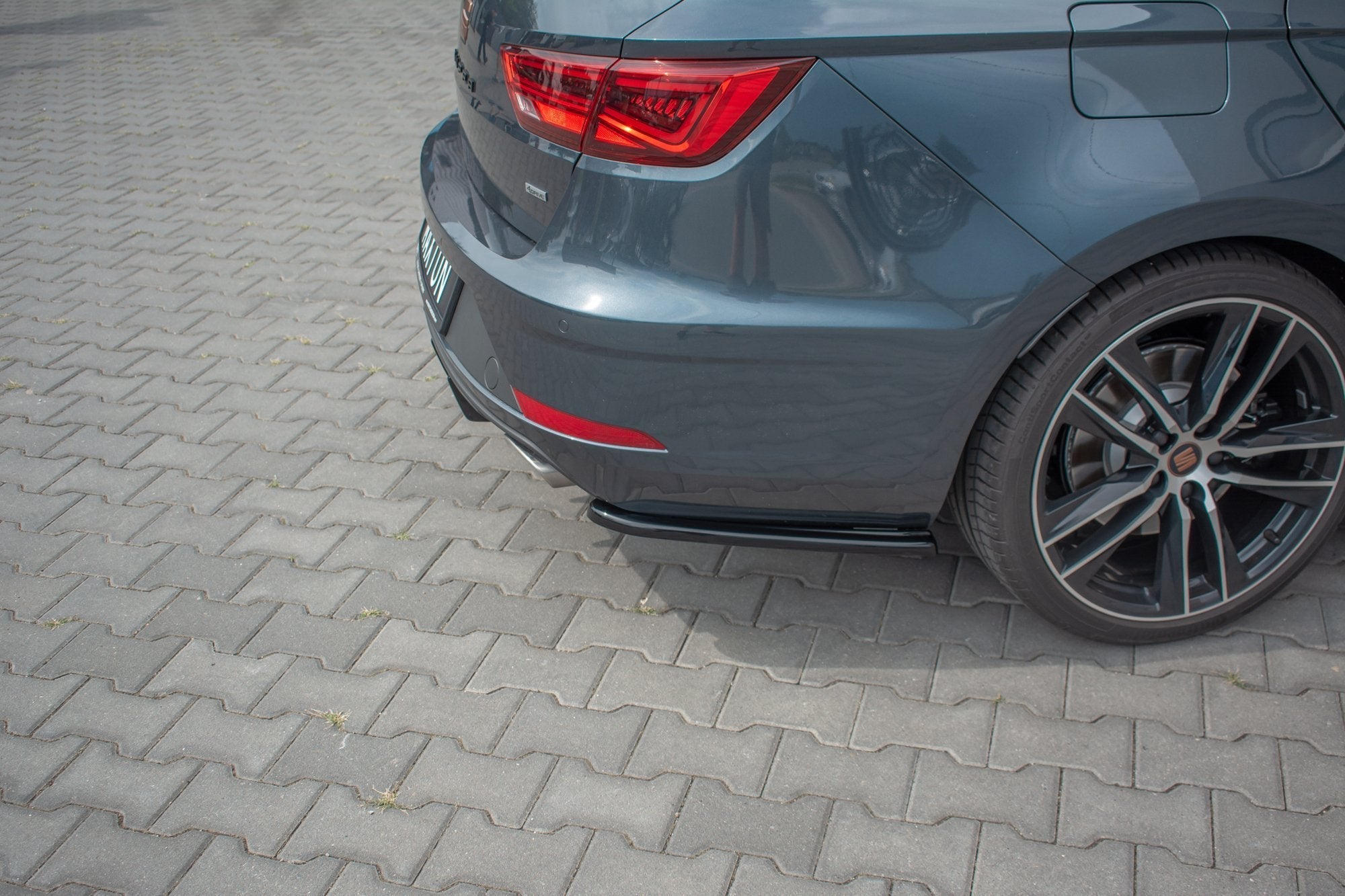Prelungire splitter bara spate Seat Leon Mk3 Cupra ST Facelift 2017- v9 - Maxton Design