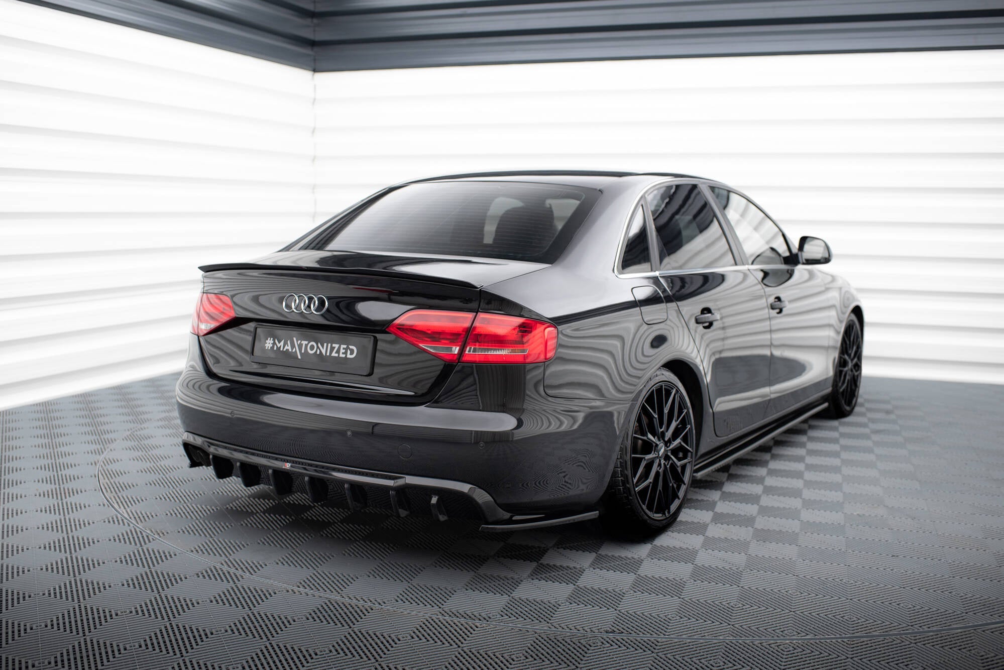 Prelungire splitter bara spate Audi A4 B8 2007-2011 v32 - Maxton Design