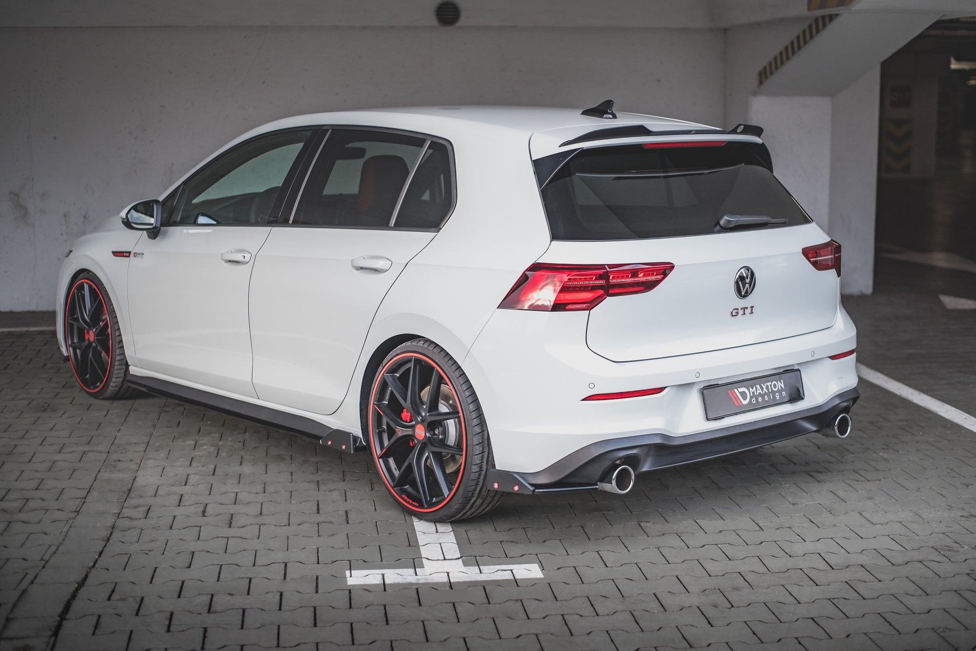 Prelungire splitter bara spate si flapsuri Volkswagen Golf 8 GTI 2020- v18 - Maxton Design