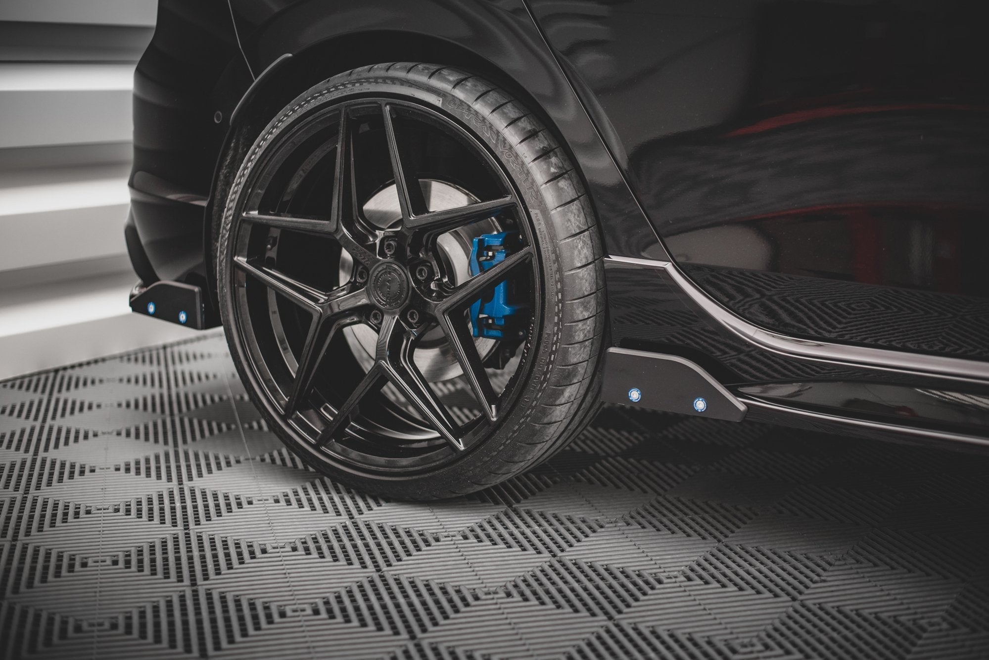Prelungire splitter bara spate si flapsuri Volkswagen Golf R Mk8 2020- v31 - Maxton Design
