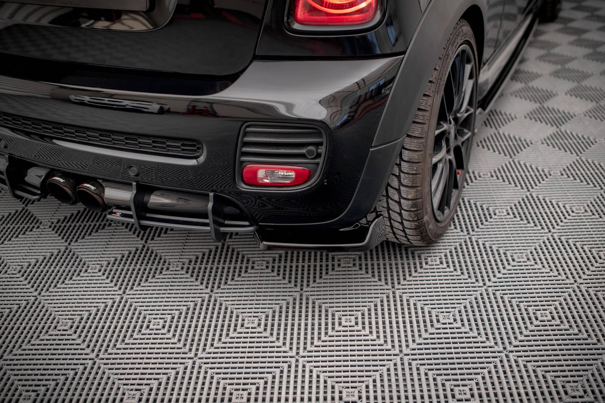 Prelungire splitter bara spate Mini Cooper John Cooper Works R56 2006-2010 v6 - Maxton Design