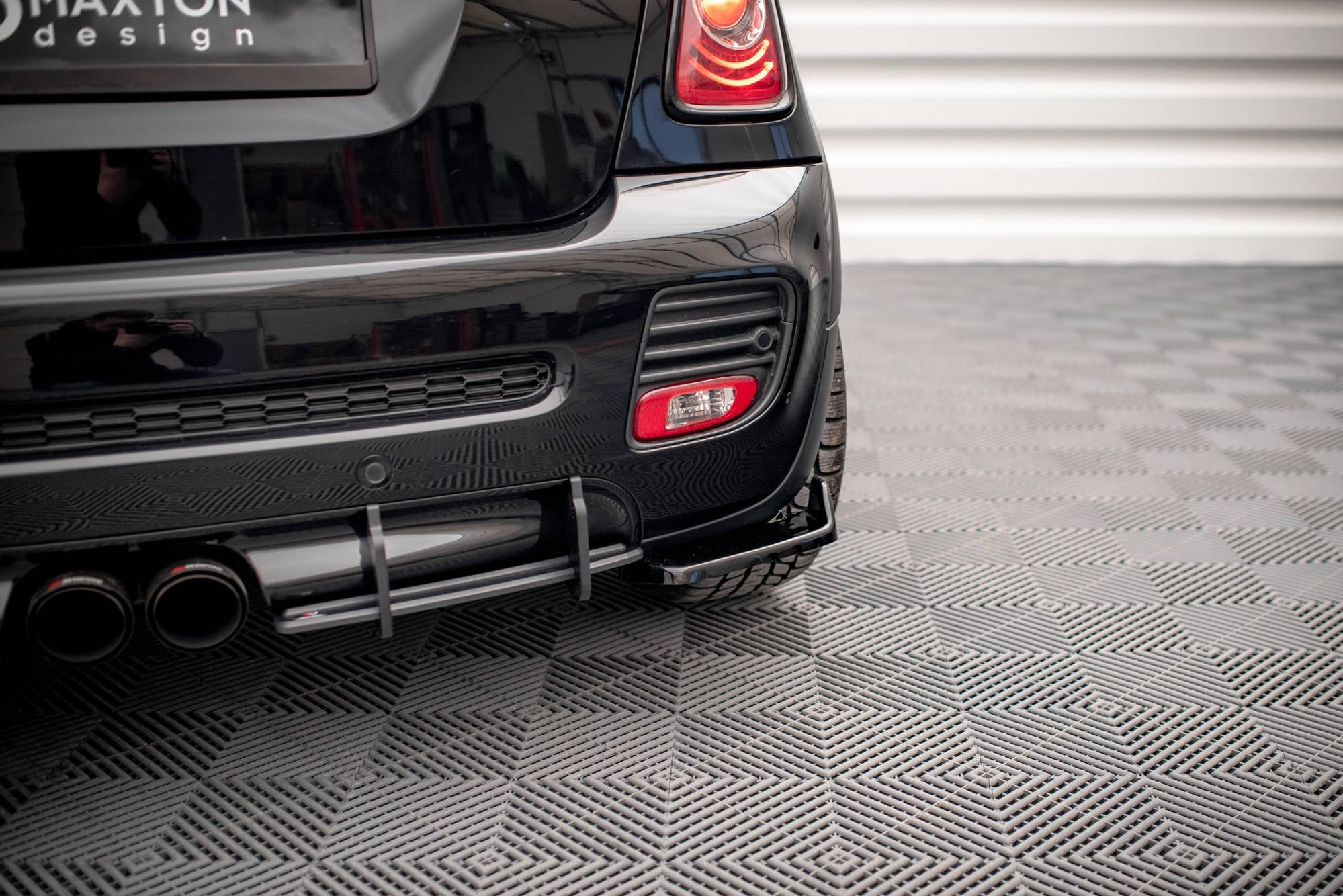 Prelungire splitter bara spate Mini Cooper John Cooper Works R56 2006-2010 v6 - Maxton Design