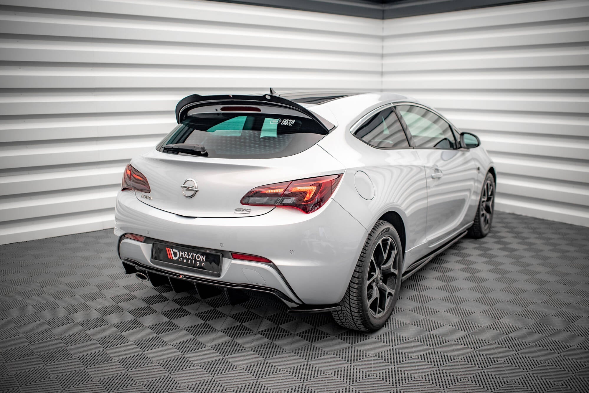 Prelungire splitter bara spate Opel Astra GTC OPC-Line J 2011-2018 v7 - Maxton Design
