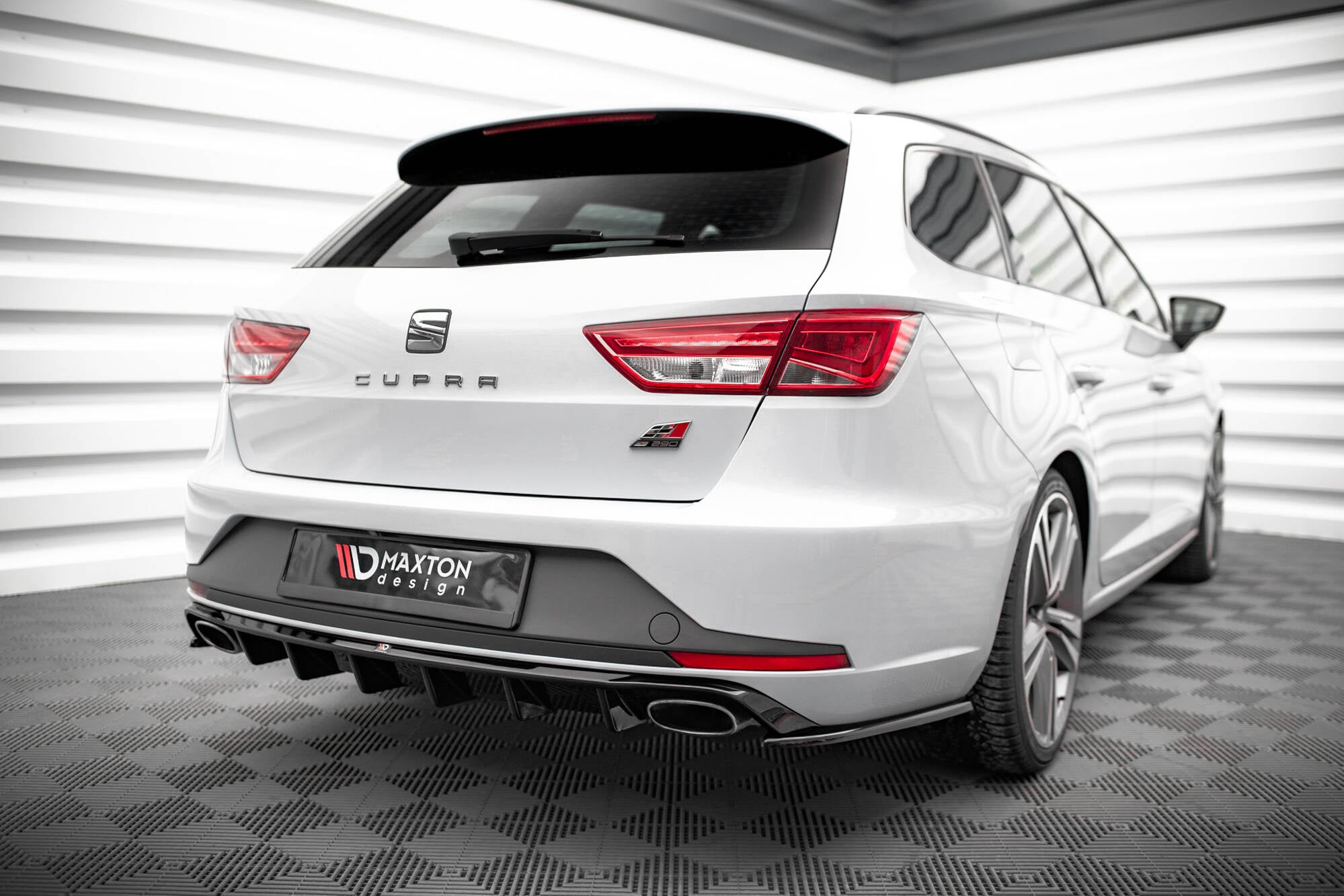 Prelungire splitter bara spate Seat Leon Cupra Sportstourer Mk3 2012-2016 v31 - Maxton Design