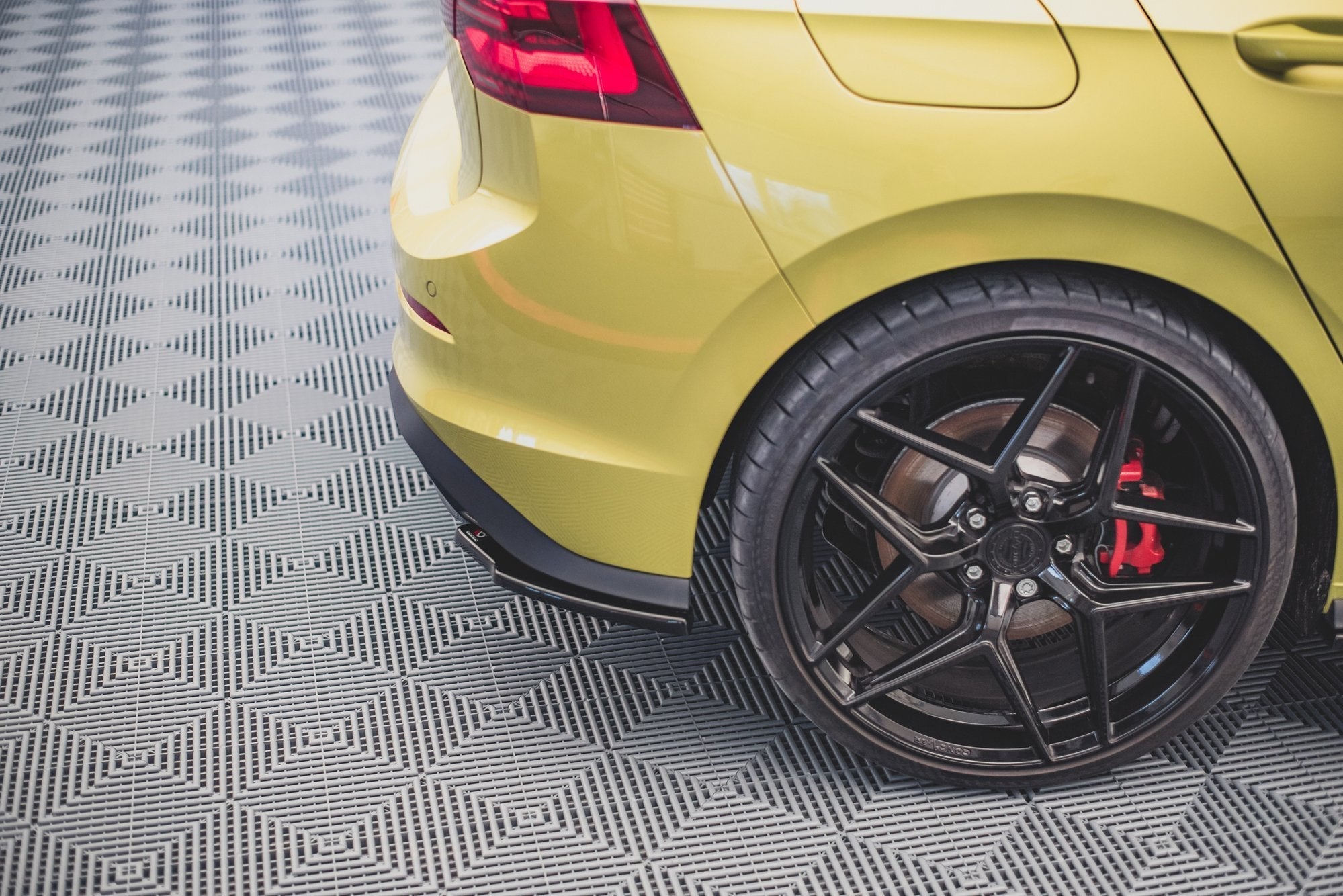Prelungire splitter bara spate Volkswagen Golf 8 GTI Clubsport 2020- v21 - Maxton Design