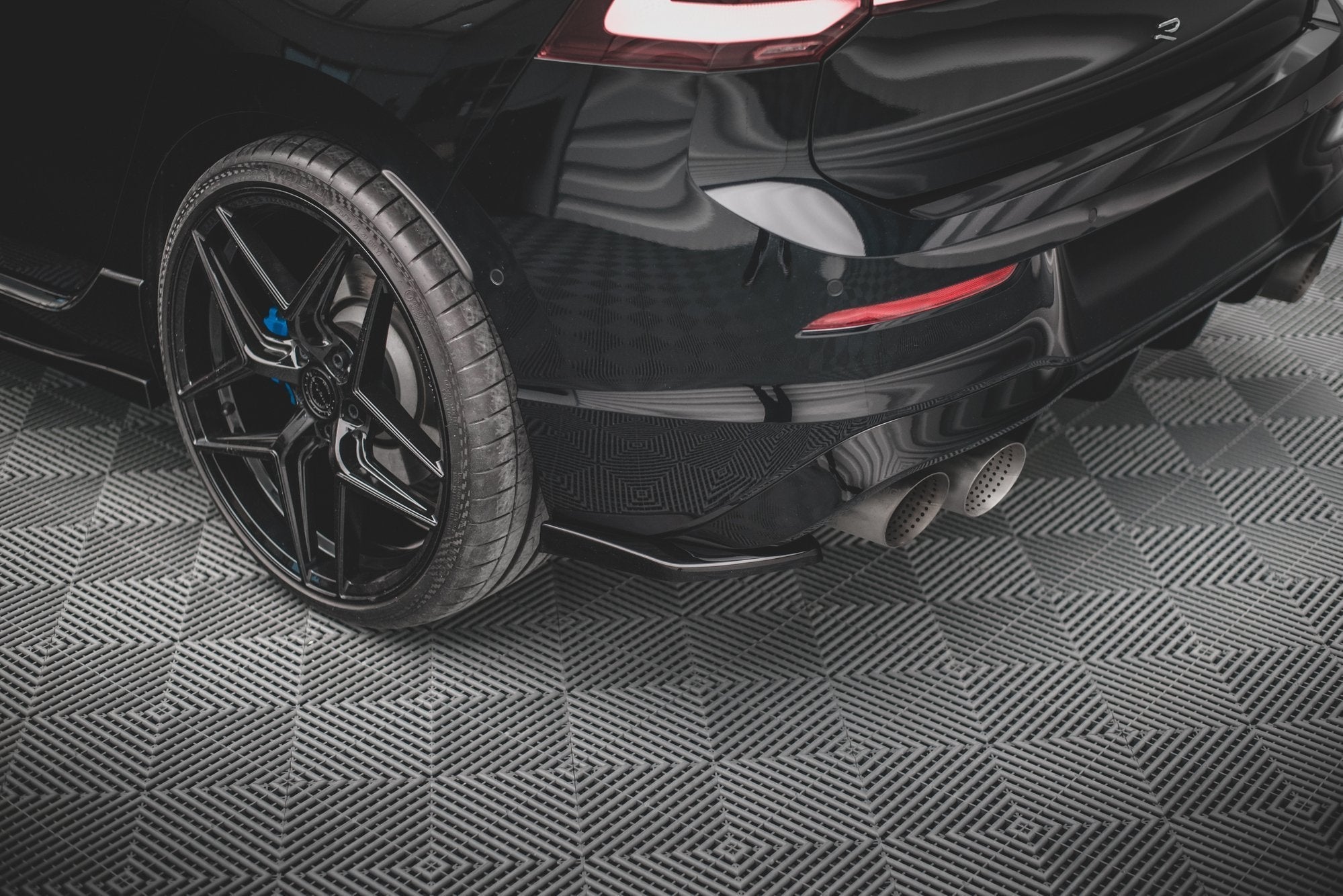 Prelungire splitter bara spate Volkswagen Golf R Mk8 2020- v30 - Maxton Design