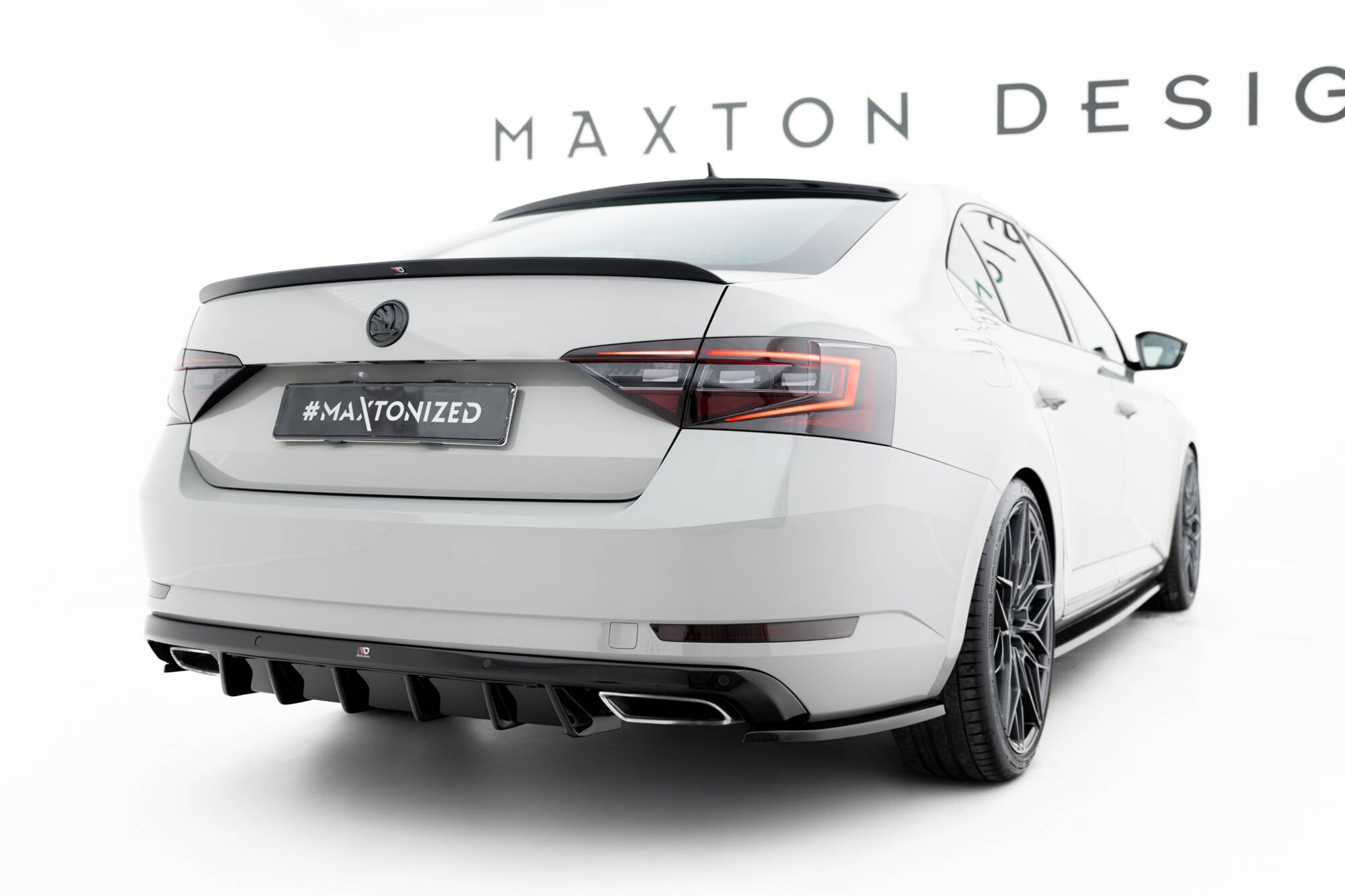 Prelungire splitter bara spate Skoda Superb Liftback / Combi Mk3 2015-2019 v6 - Maxton Design
