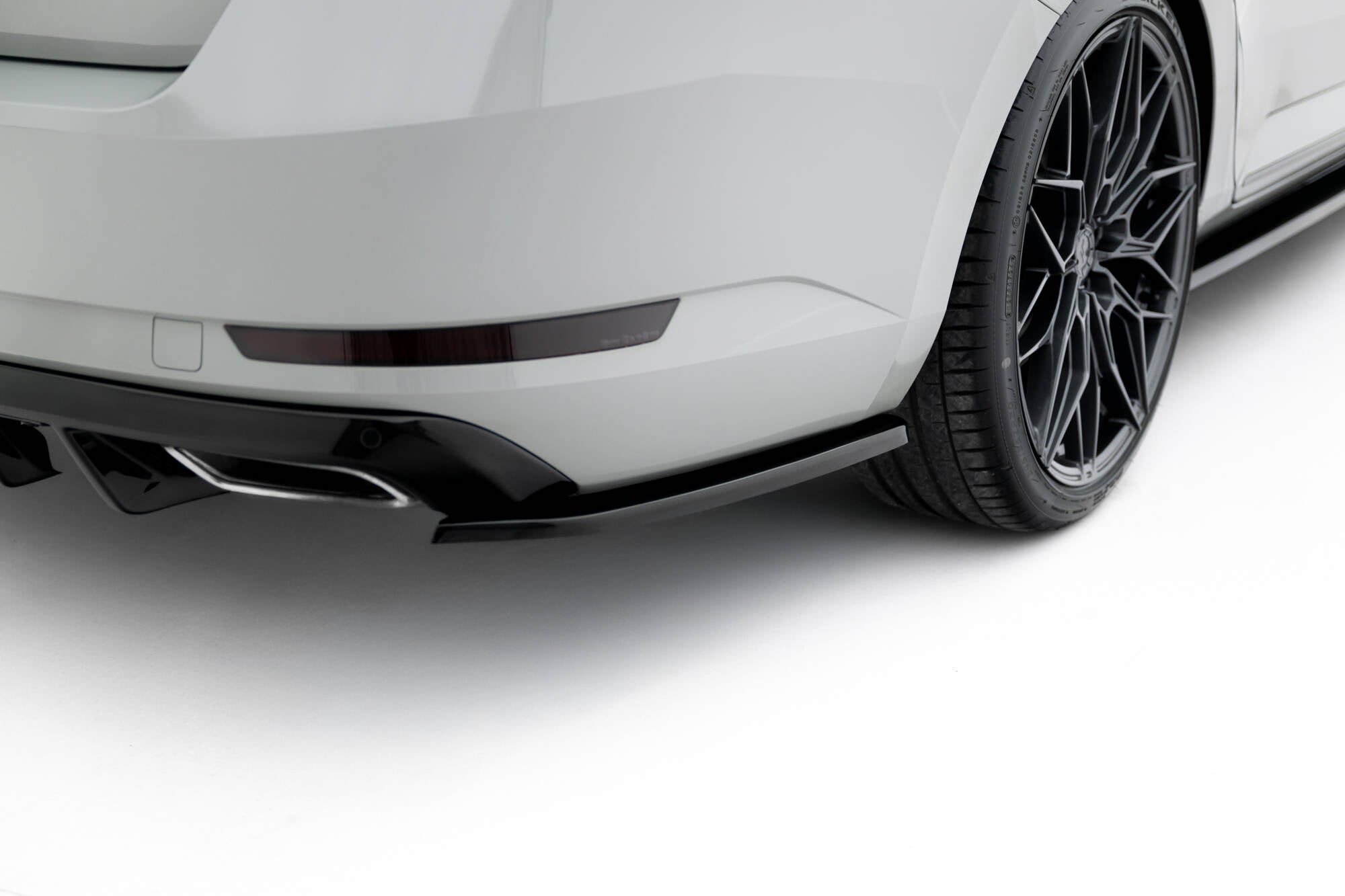 Prelungire splitter bara spate Skoda Superb Liftback / Combi Mk3 2015-2019 v6 - Maxton Design