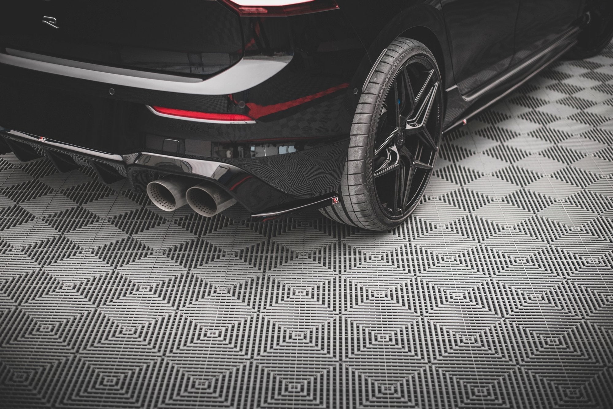 Prelungire splitter bara spate Volkswagen Golf R Mk8 2020- v32 - Maxton Design