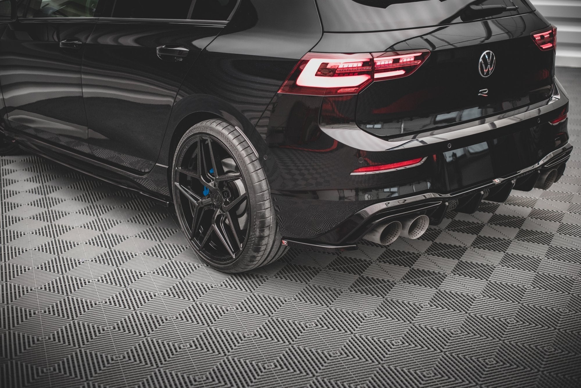 Prelungire splitter bara spate Volkswagen Golf R Mk8 2020- v33 - Maxton Design