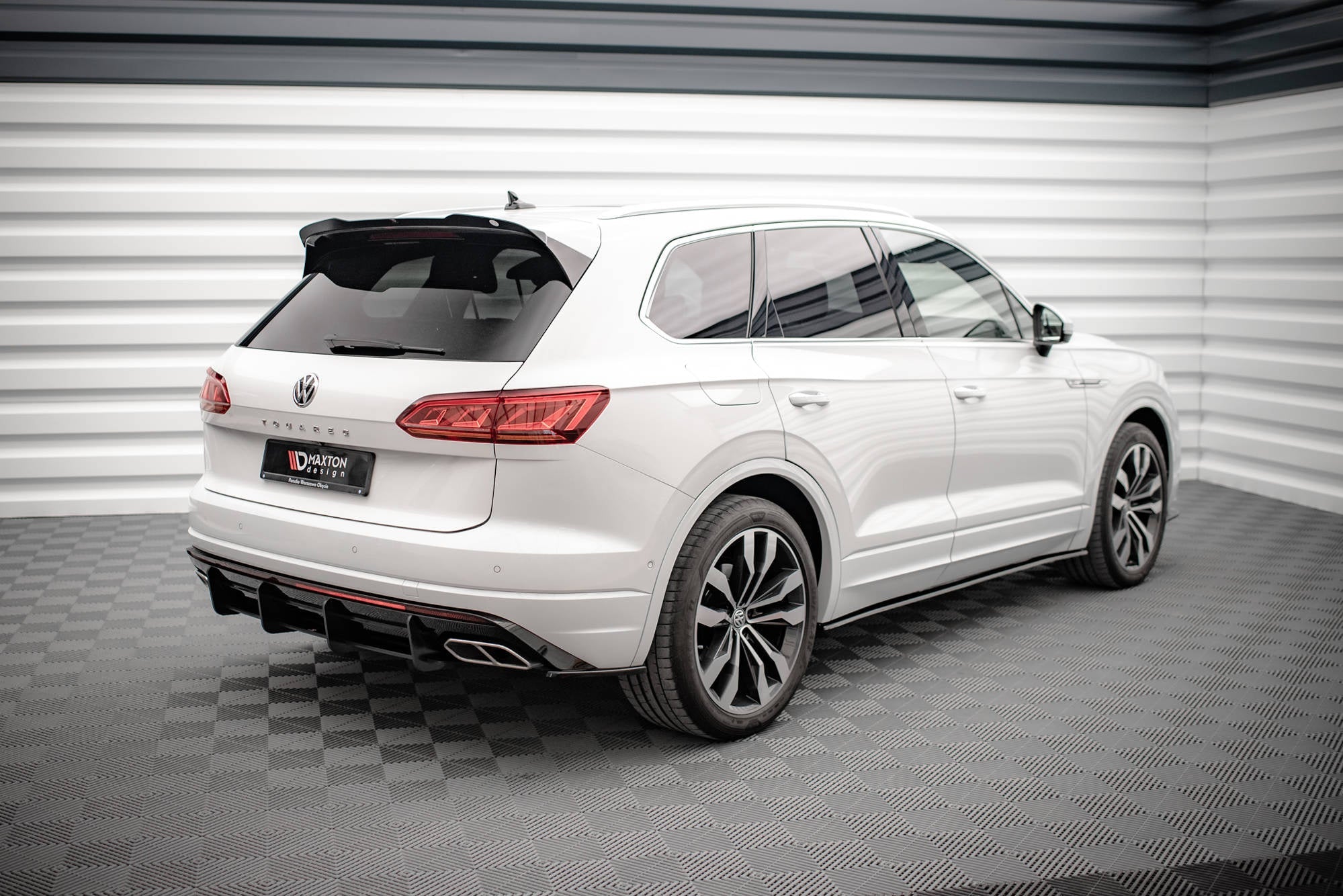 Prelungire splitter bara spate Volkswagen Touareg R-Line Mk3 2018- v2 - Maxton Design
