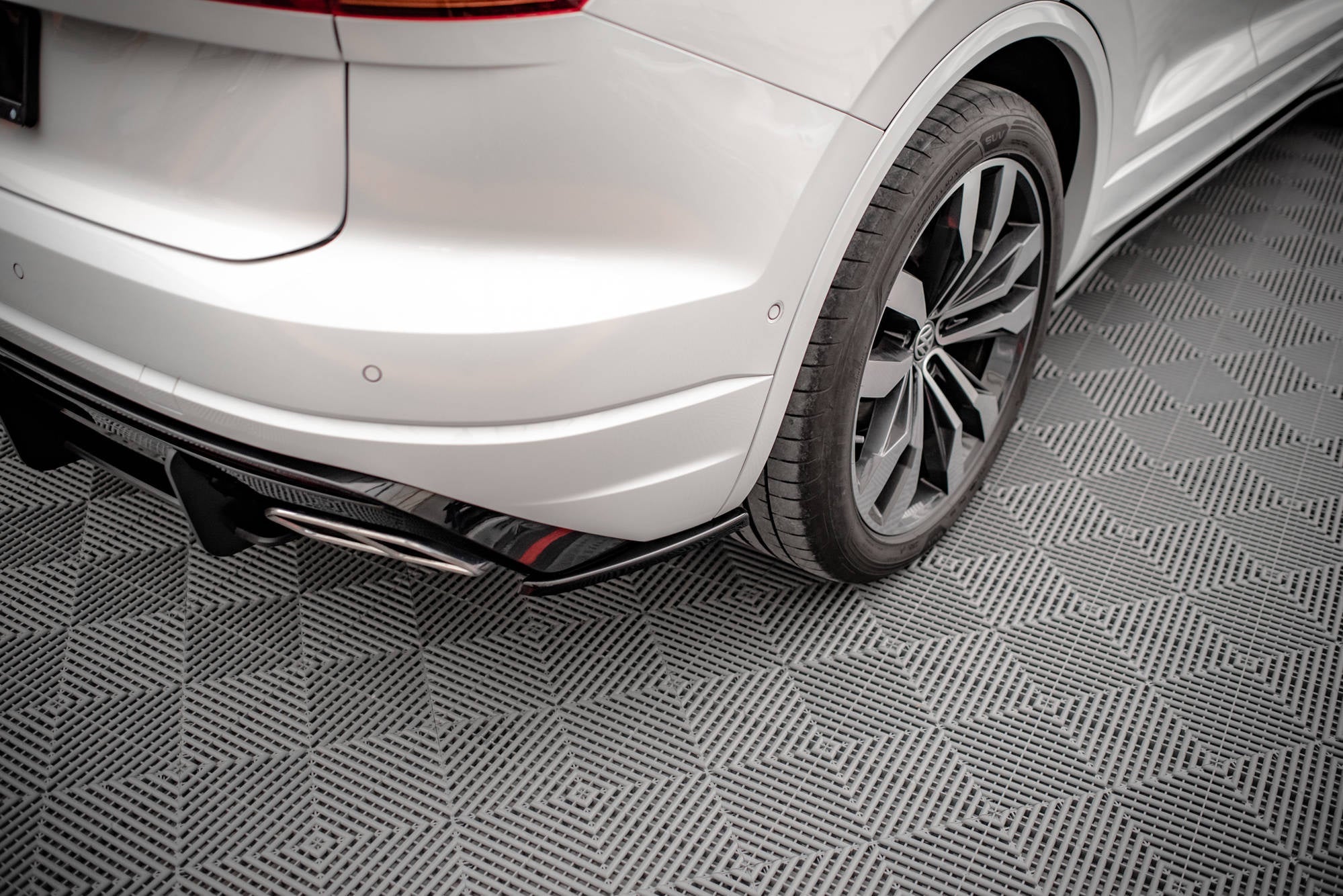 Prelungire splitter bara spate Volkswagen Touareg R-Line Mk3 2018- v2 - Maxton Design