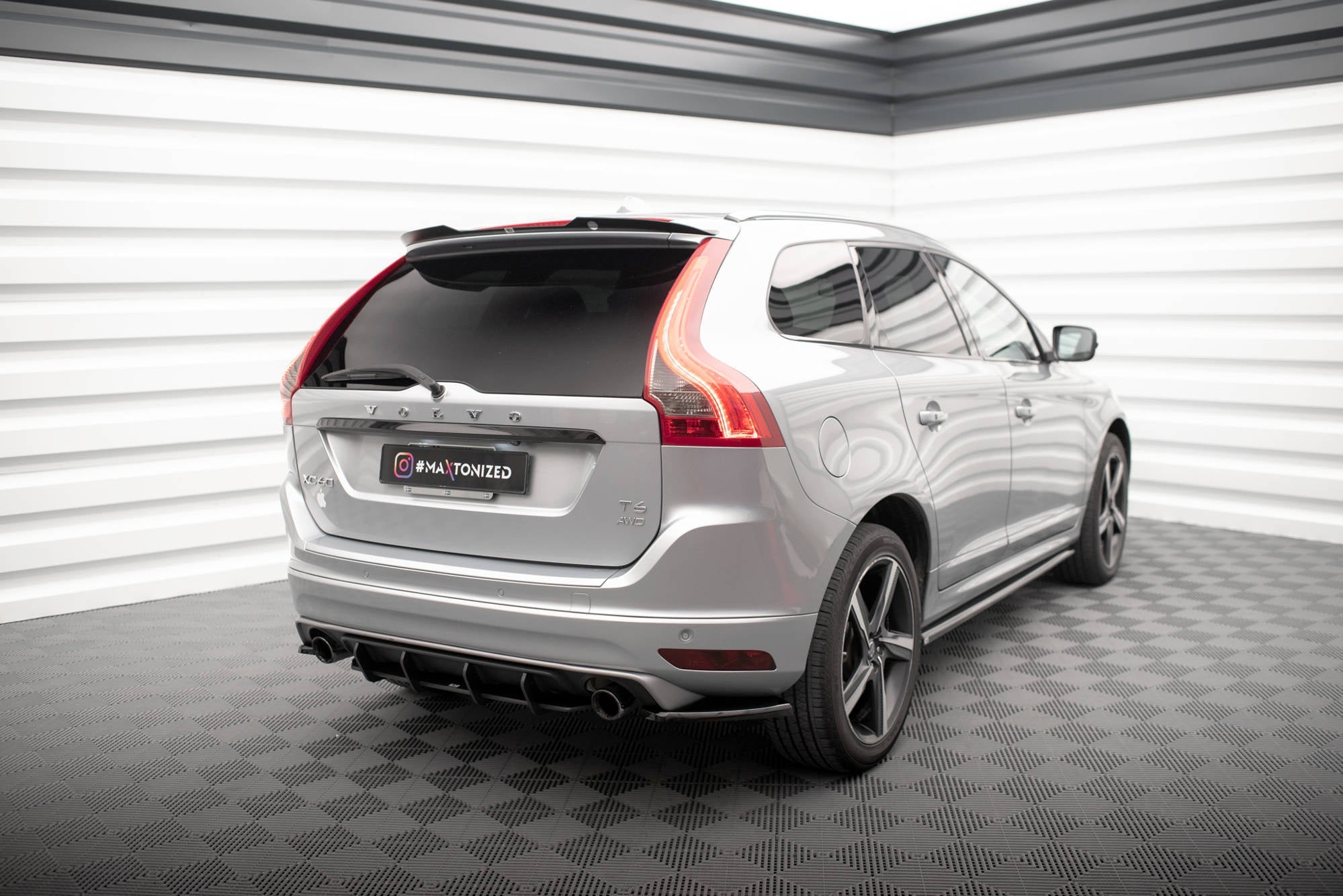 Prelungire splitter bara spate Volvo XC60 R-Design Mk1 Facelift 2013-2017 v3 - Maxton Design