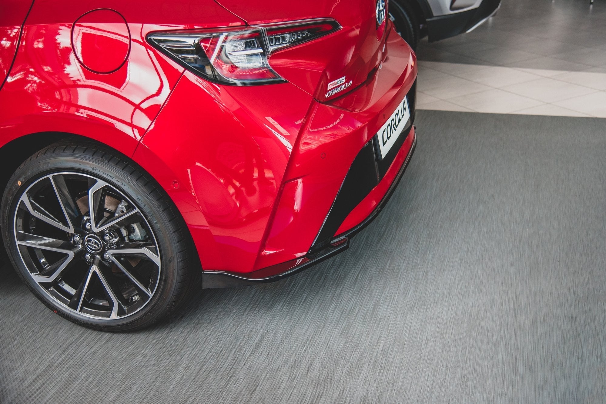 Prelungire splitter bara spate Toyota Corolla XII Hatchback 2019- v4 - Maxton Design