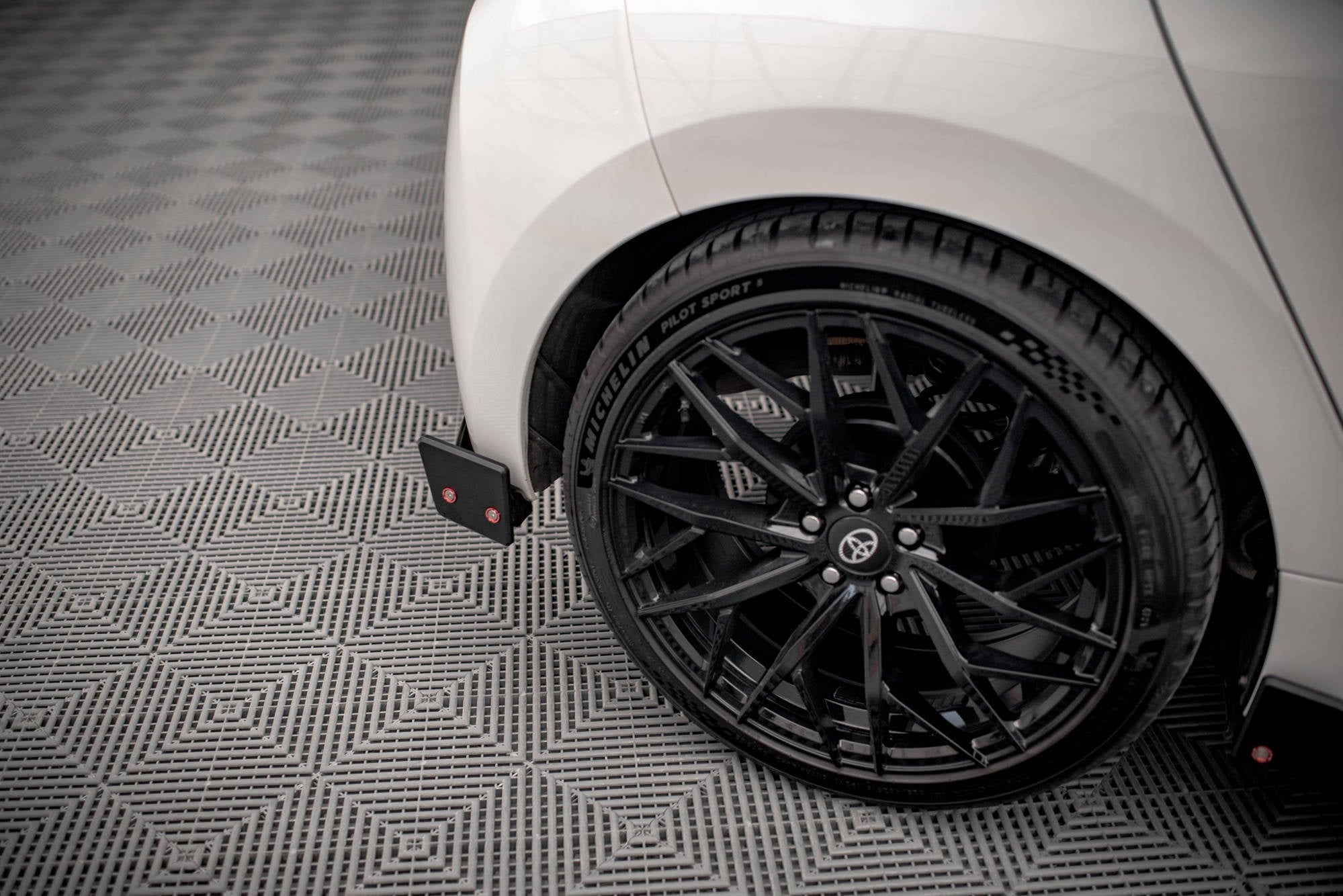 Prelungire splitter bara spate si flapsuri Toyota Yaris Mk4 2019- v1 - Maxton Design