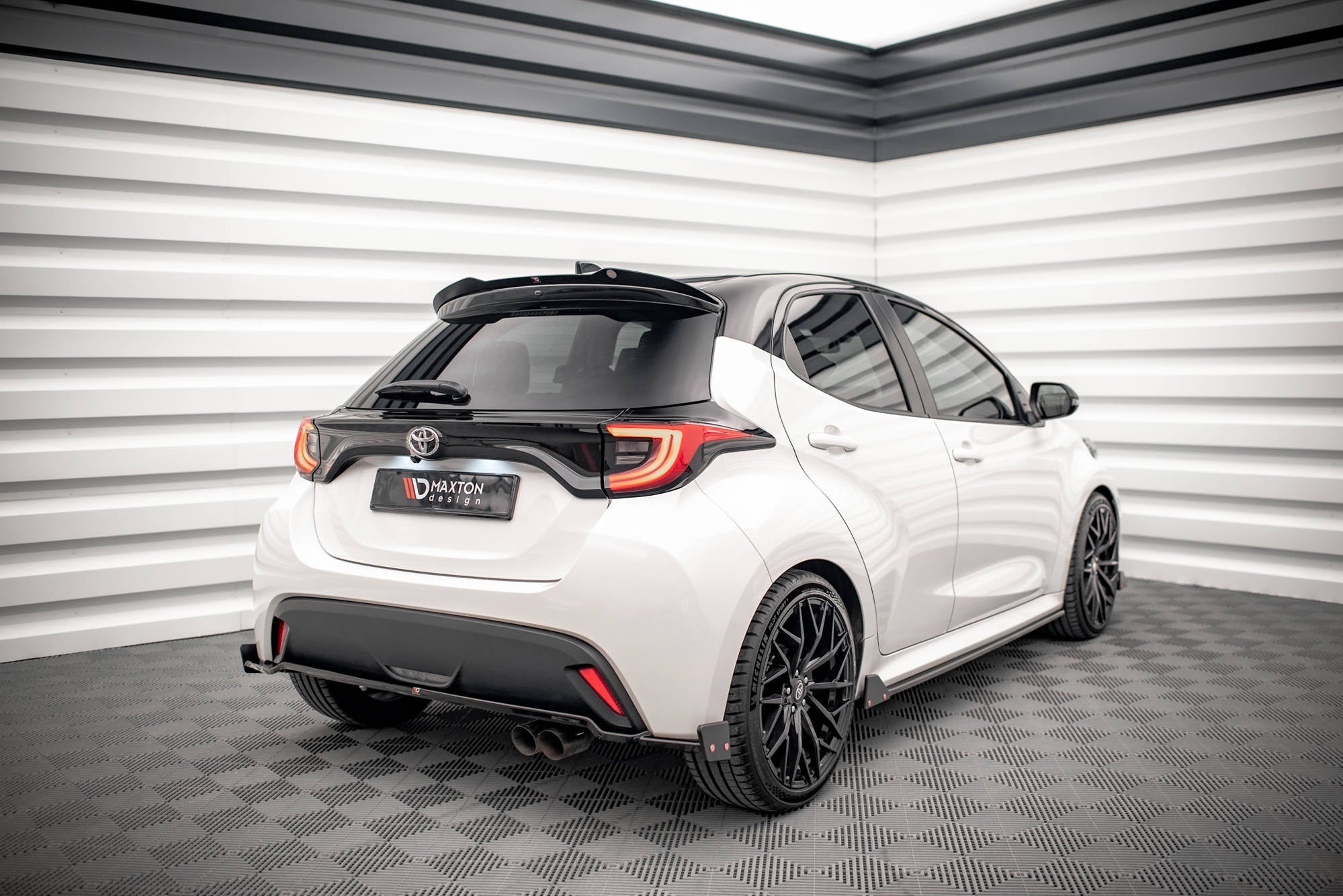 Prelungire splitter bara spate si flapsuri Toyota Yaris Mk4 2019- v1 - Maxton Design