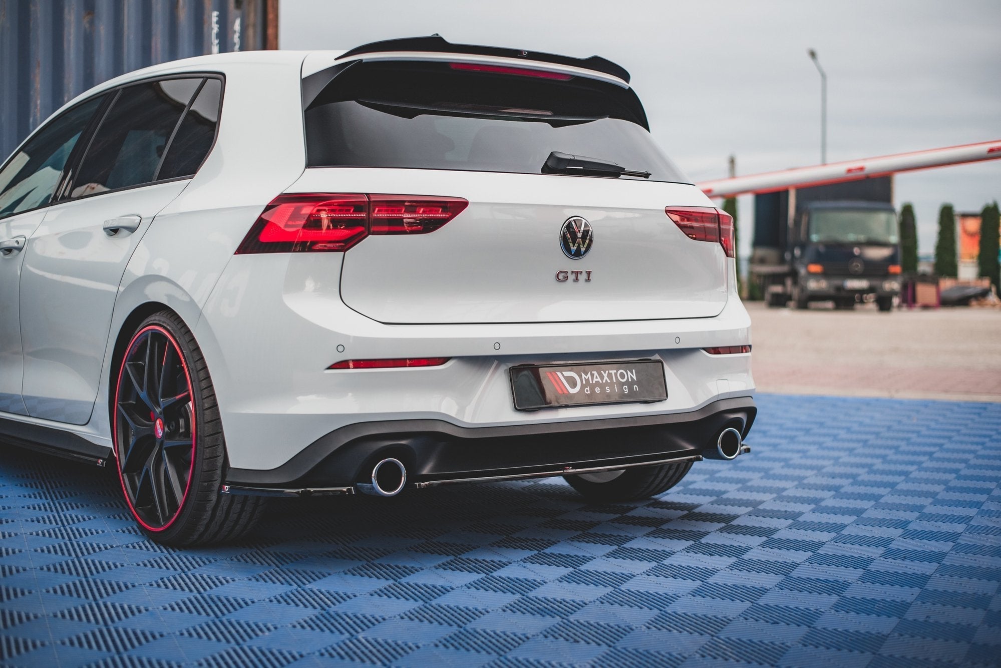 Prelungire splitter bara spate Volkswagen Golf 8 GTI 2020- v11 - Maxton Design