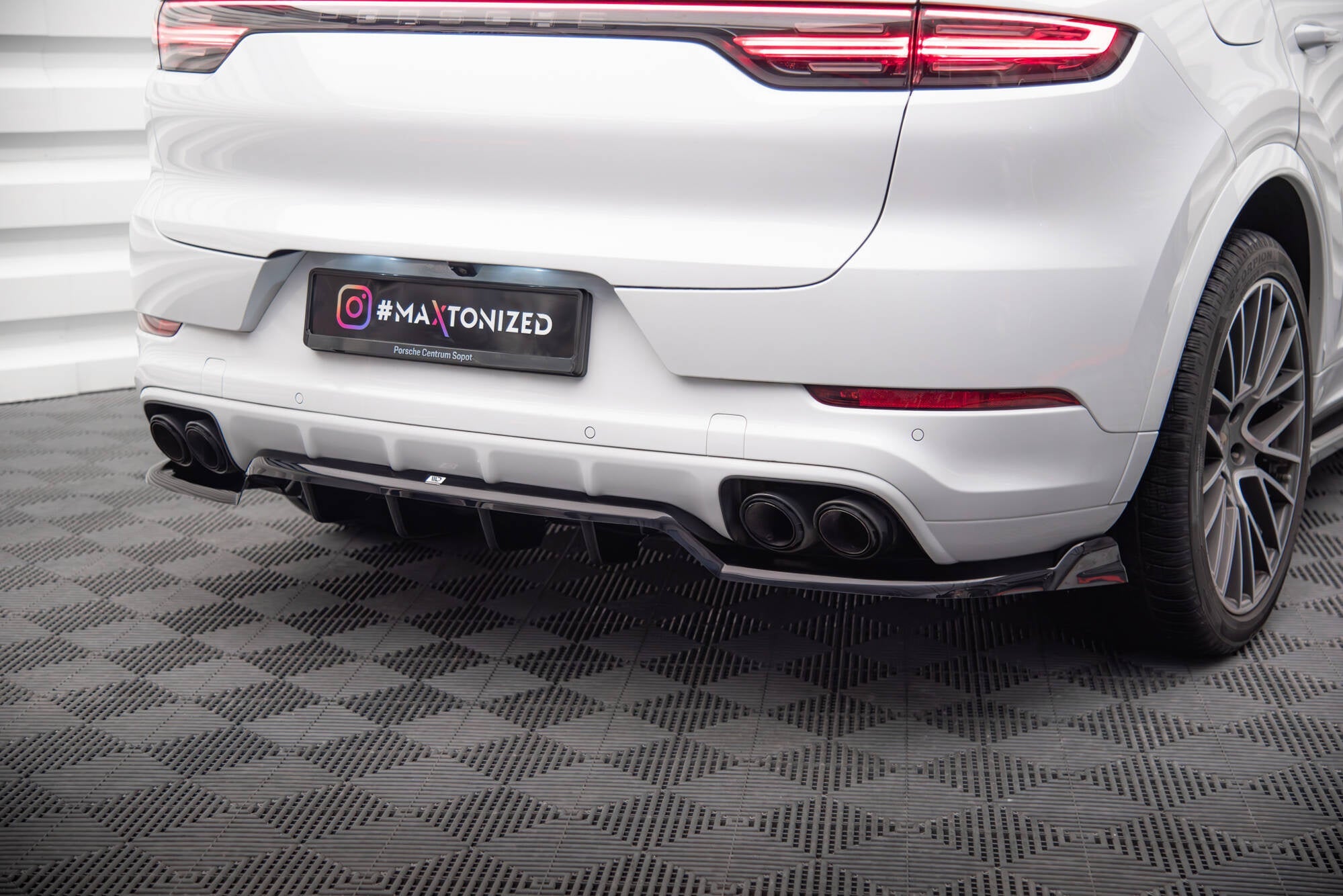 Prelungire splitter bara spate Porsche Cayenne Coupe Mk3 2018-2023 v2 - Maxton Design