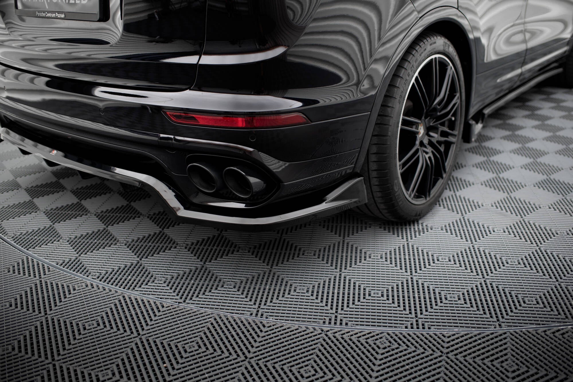 Prelungire splitter bara spate Porsche Cayenne Mk2 Facelift 2014-2018 v3 - Maxton Design