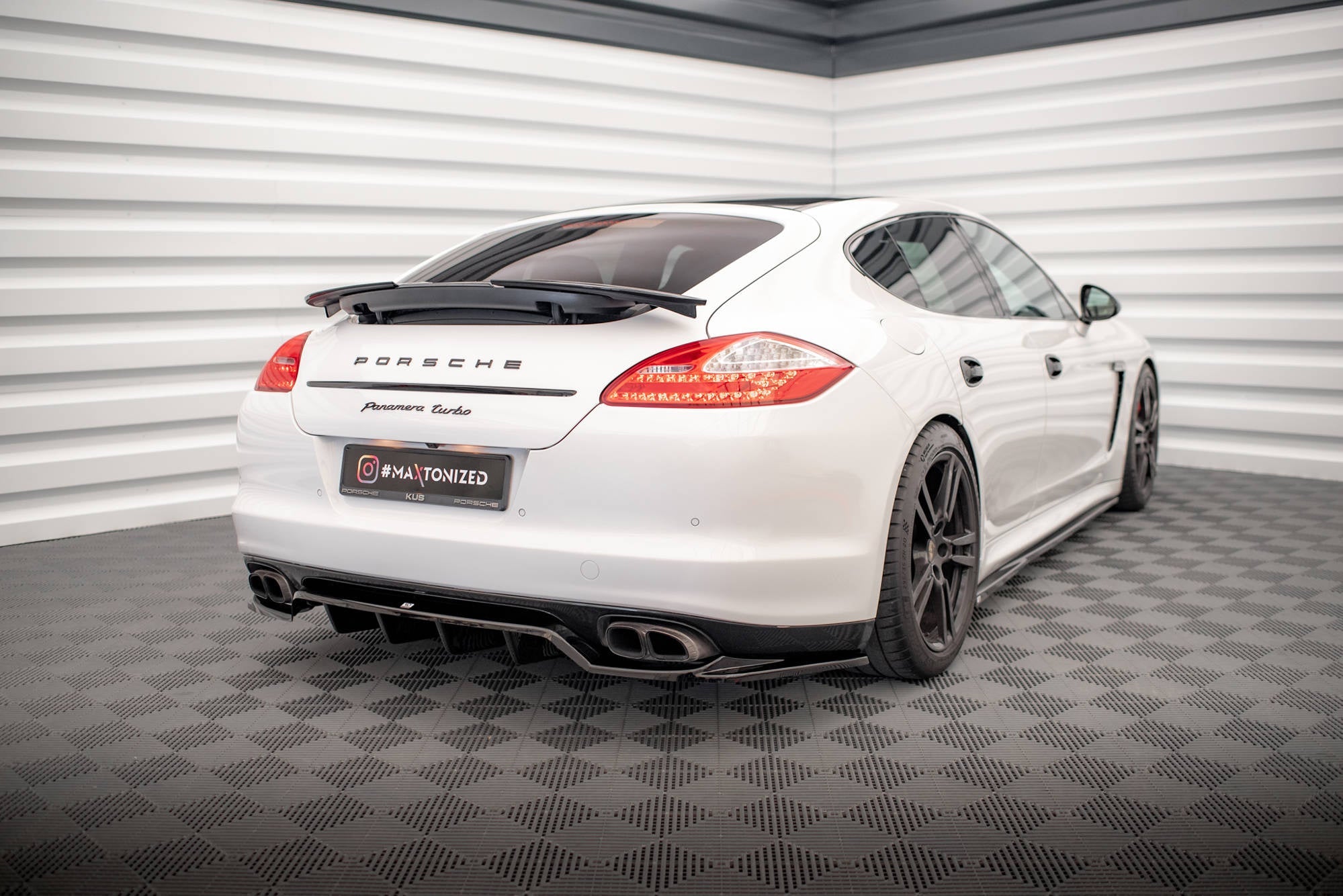 Prelungire splitter bara spate Porsche Panamera Turbo 970 2009-2013 v6 - Maxton Design